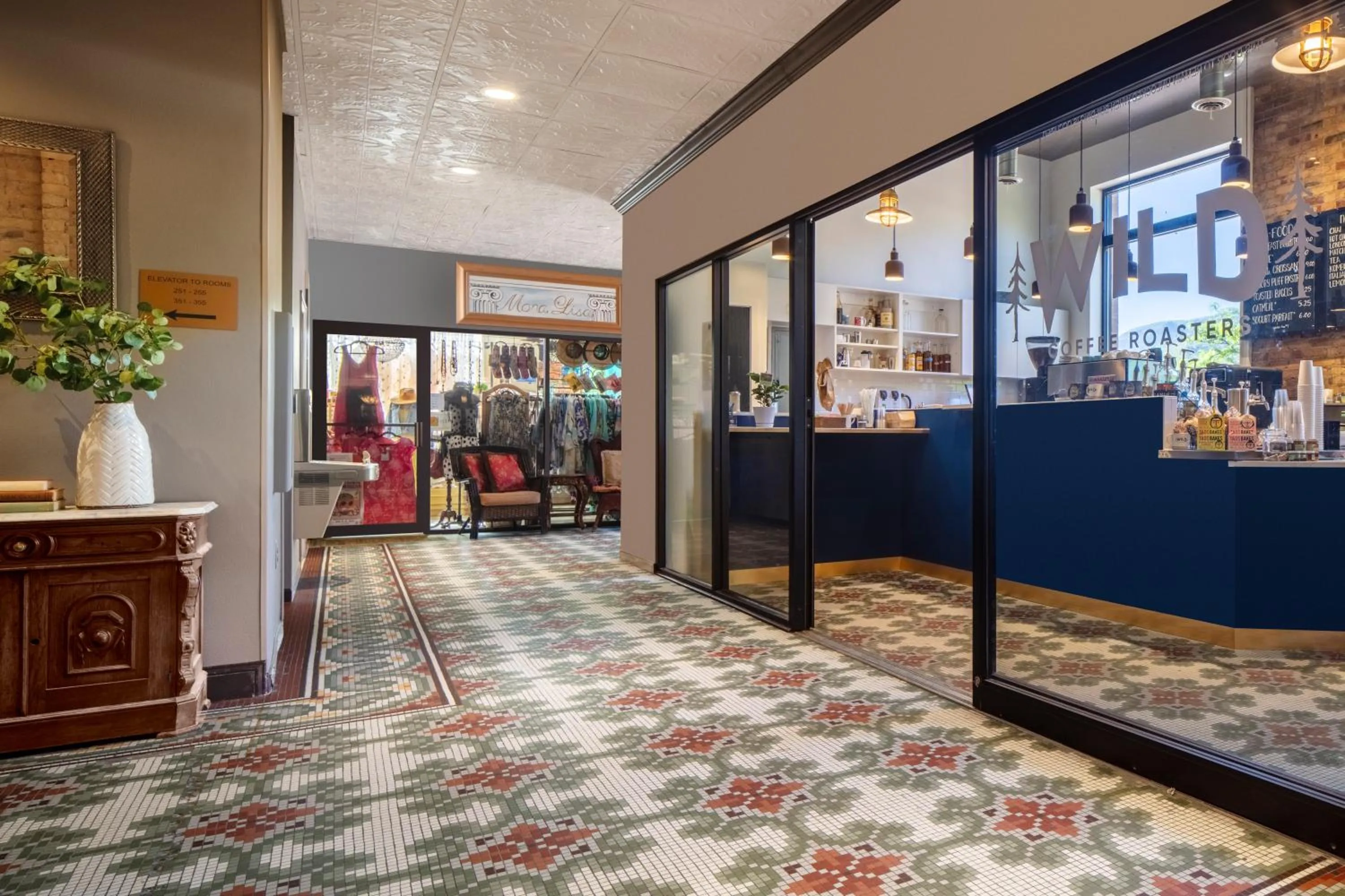 On-site shops in Hotel Maxwell Anderson