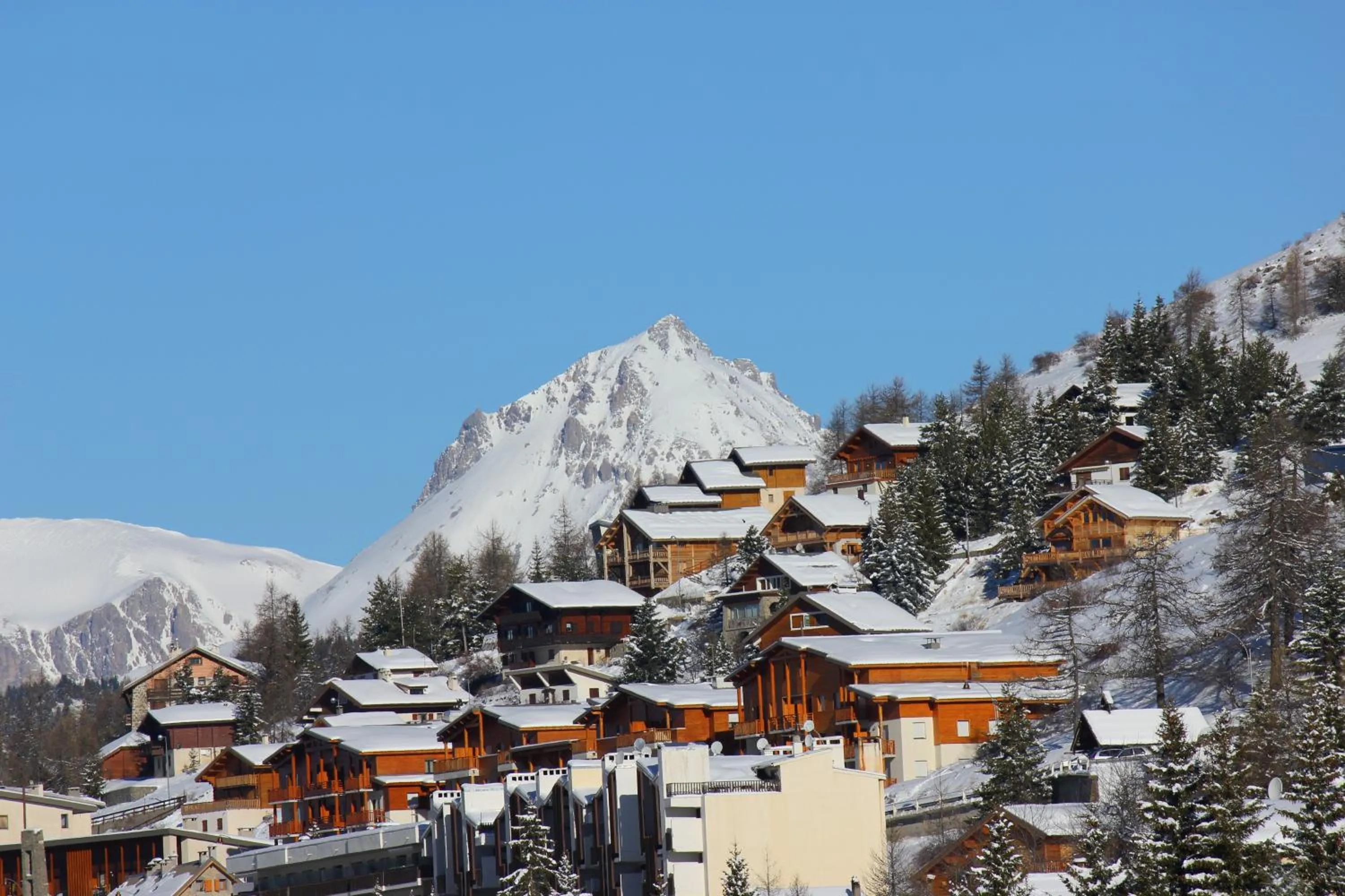 Nearby landmark in Adonis Le Chastellan