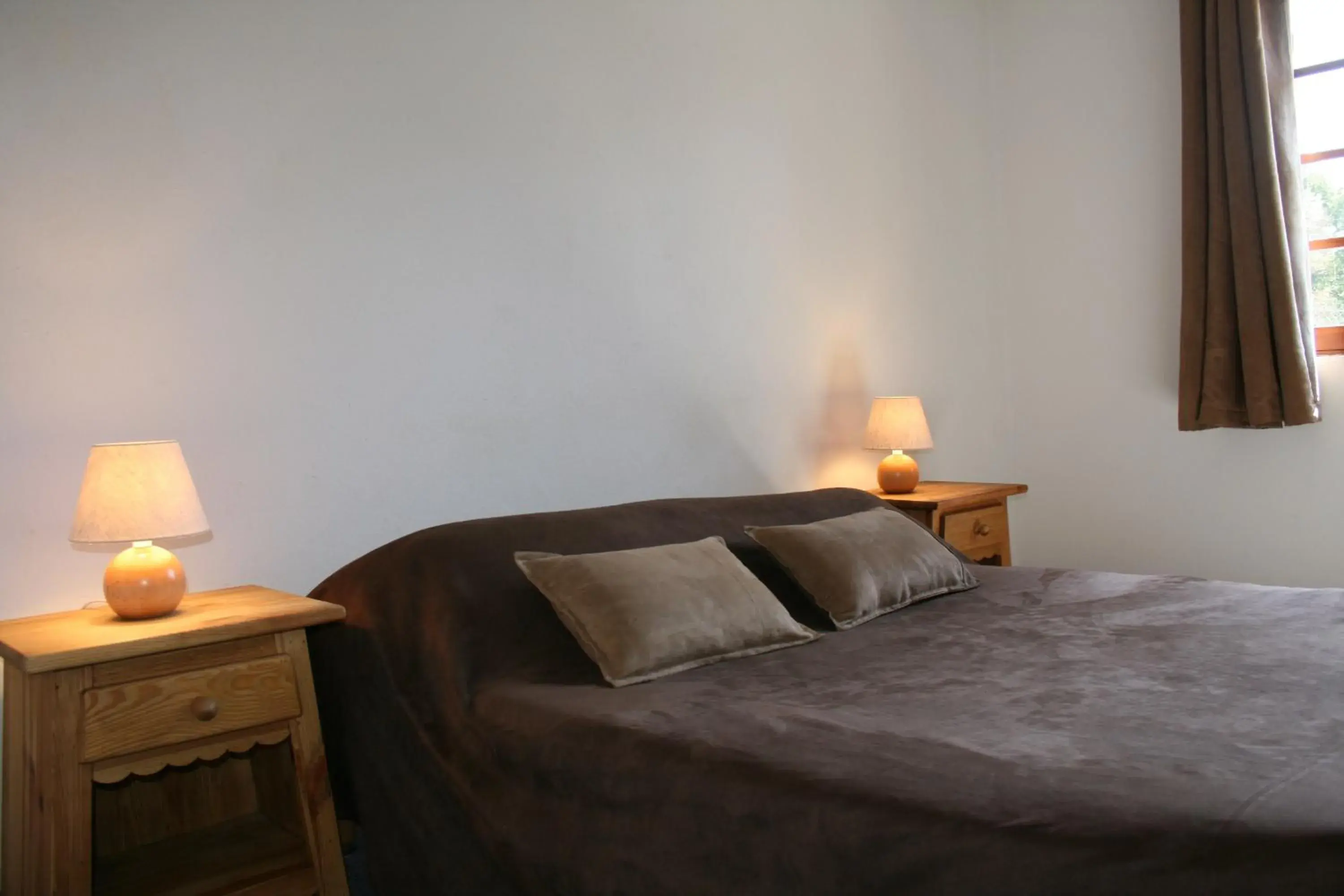 Bed in Adonis Le Chastellan Bed in Adonis Le Chastellan