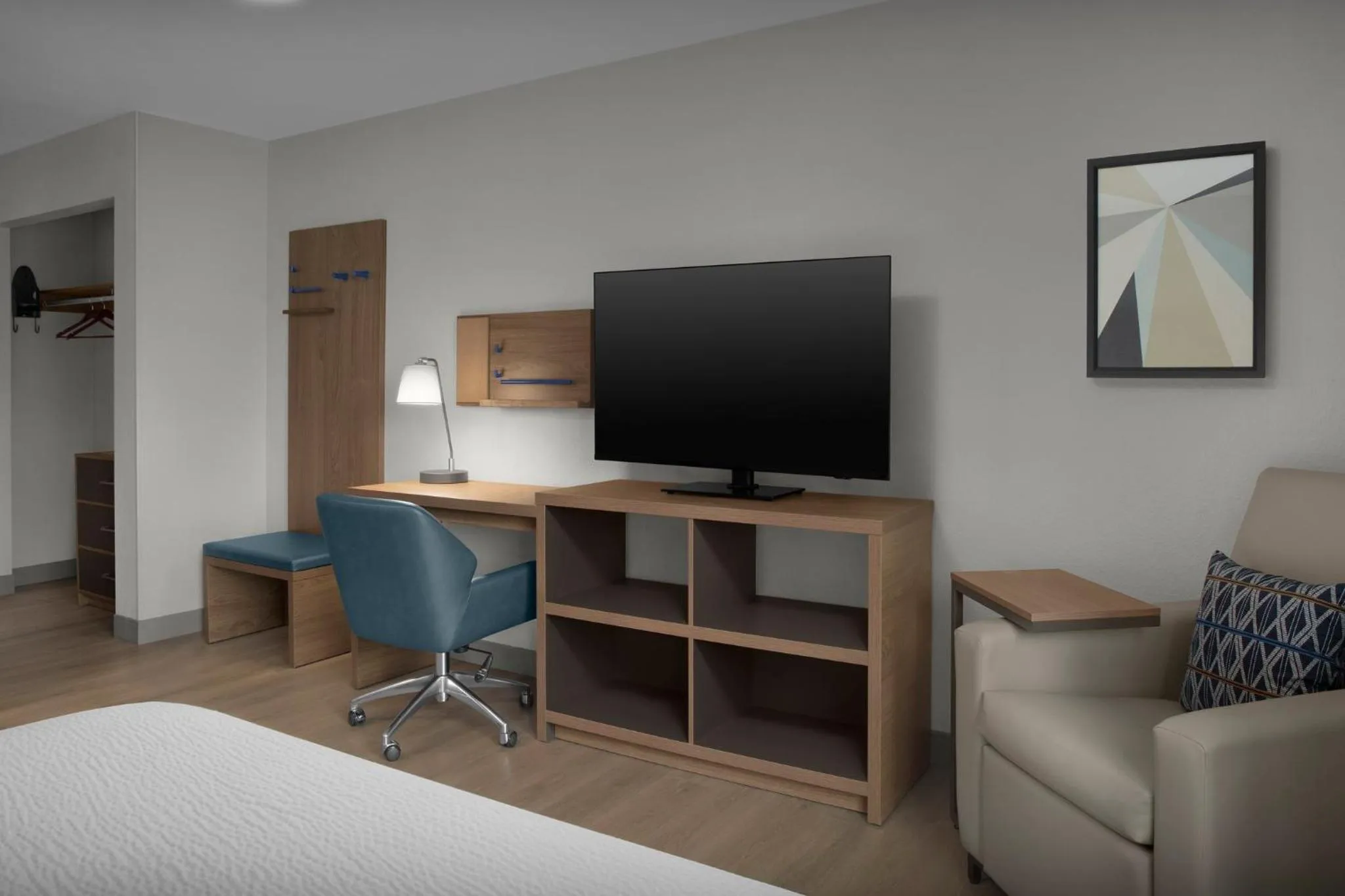 Photo of the whole room, Bed in Candlewood Suites Jacksonville Southpoint