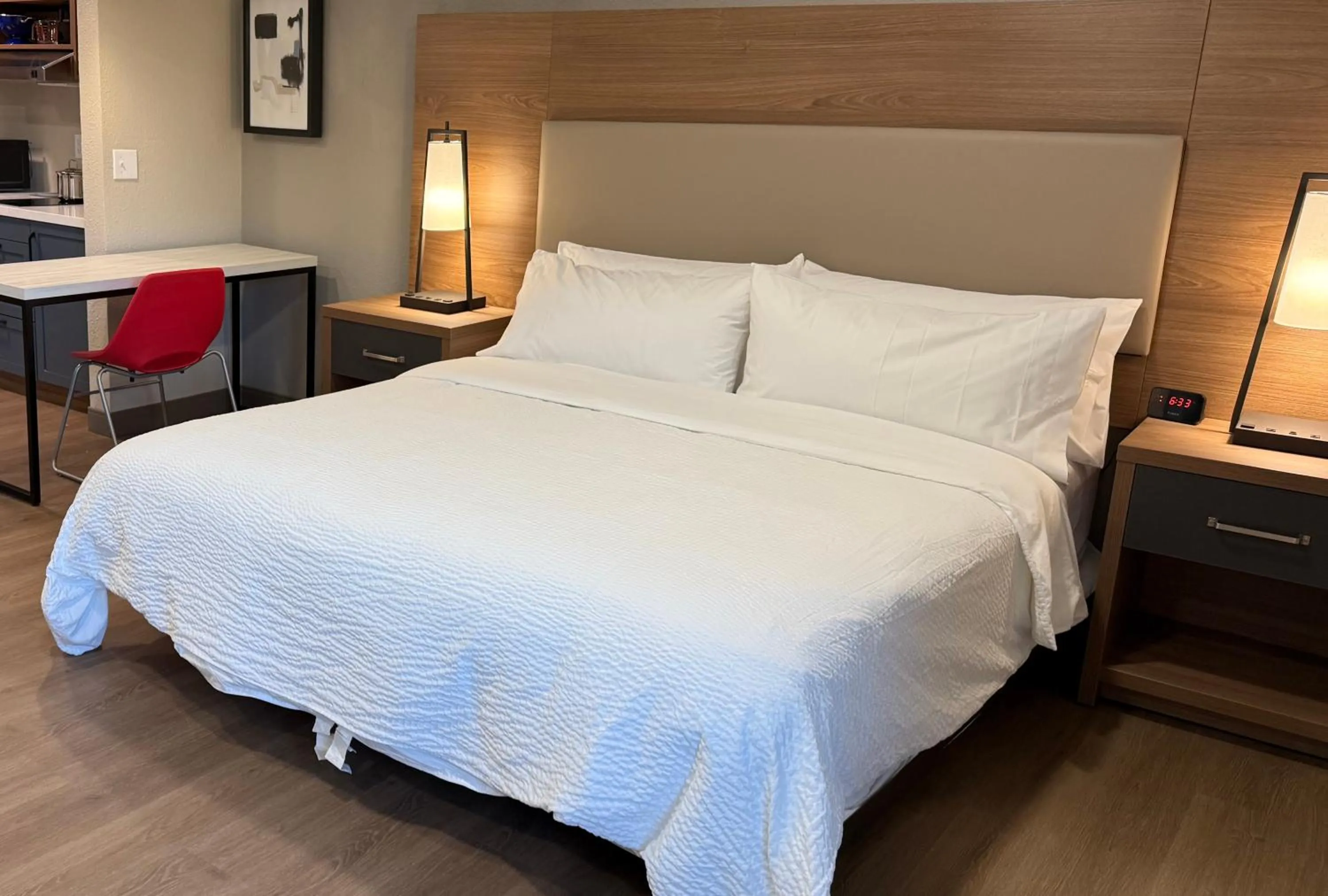 Bedroom, Bed in Candlewood Suites Jacksonville Southpoint