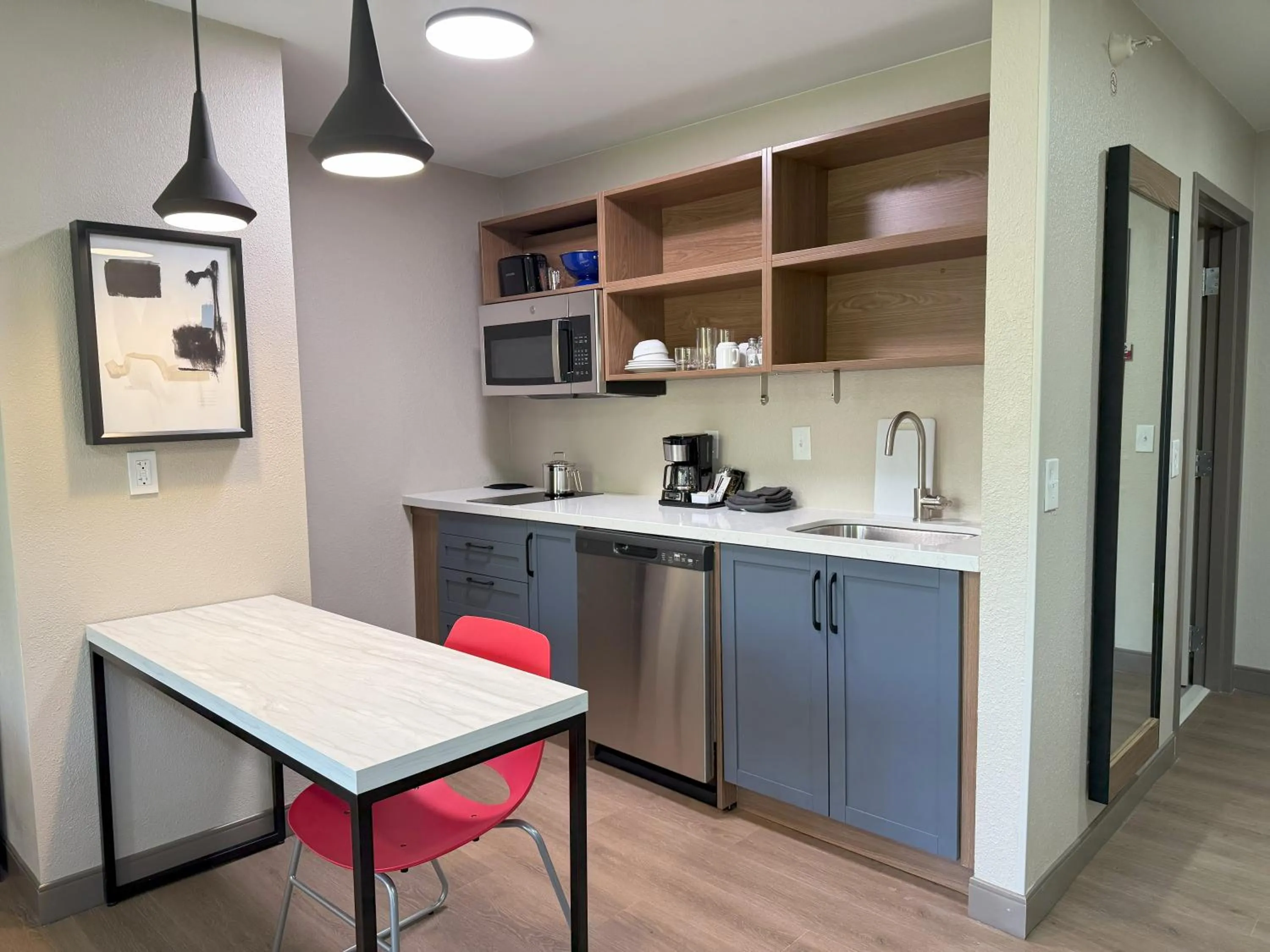 kitchen in Candlewood Suites Jacksonville Southpoint