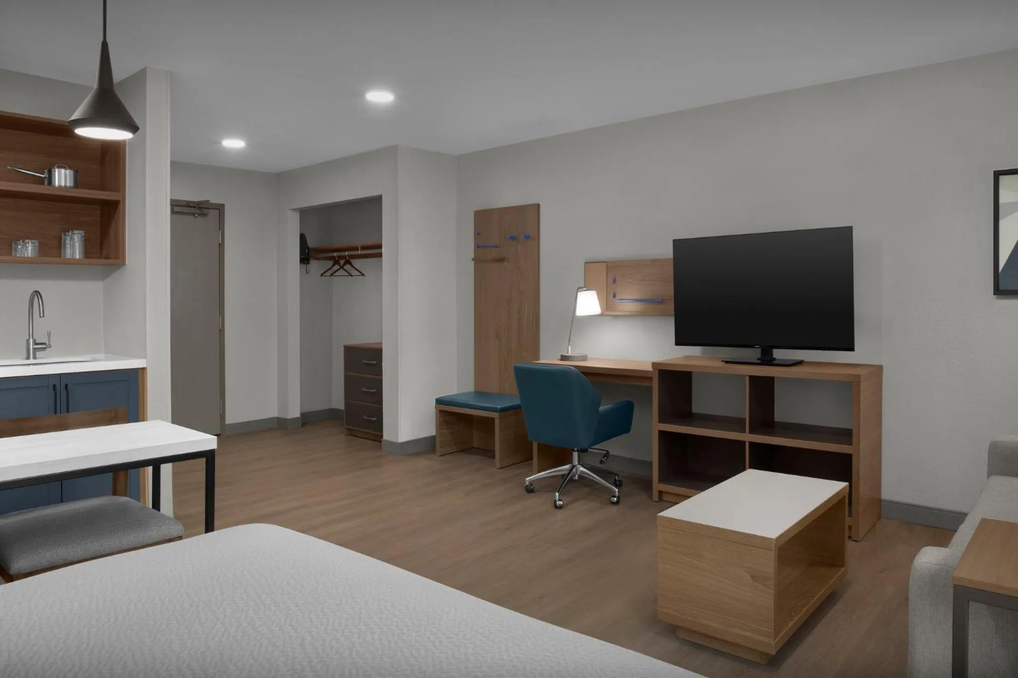 Photo of the whole room, Bed in Candlewood Suites Jacksonville Southpoint