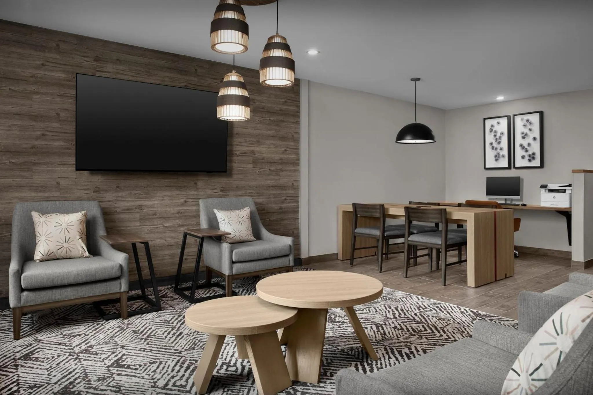 Property building in Candlewood Suites Jacksonville Southpoint