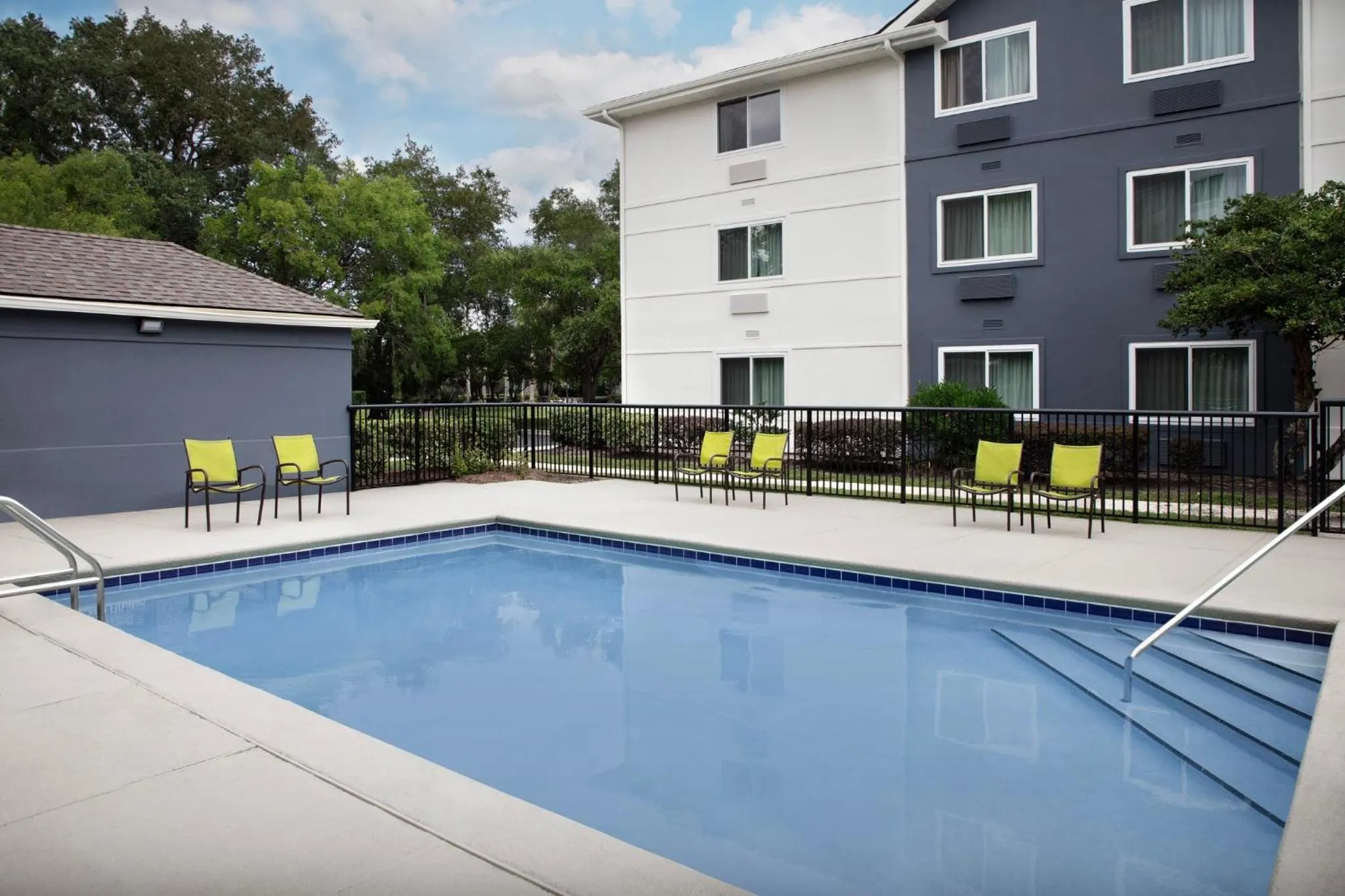 Swimming pool in Candlewood Suites Jacksonville Southpoint