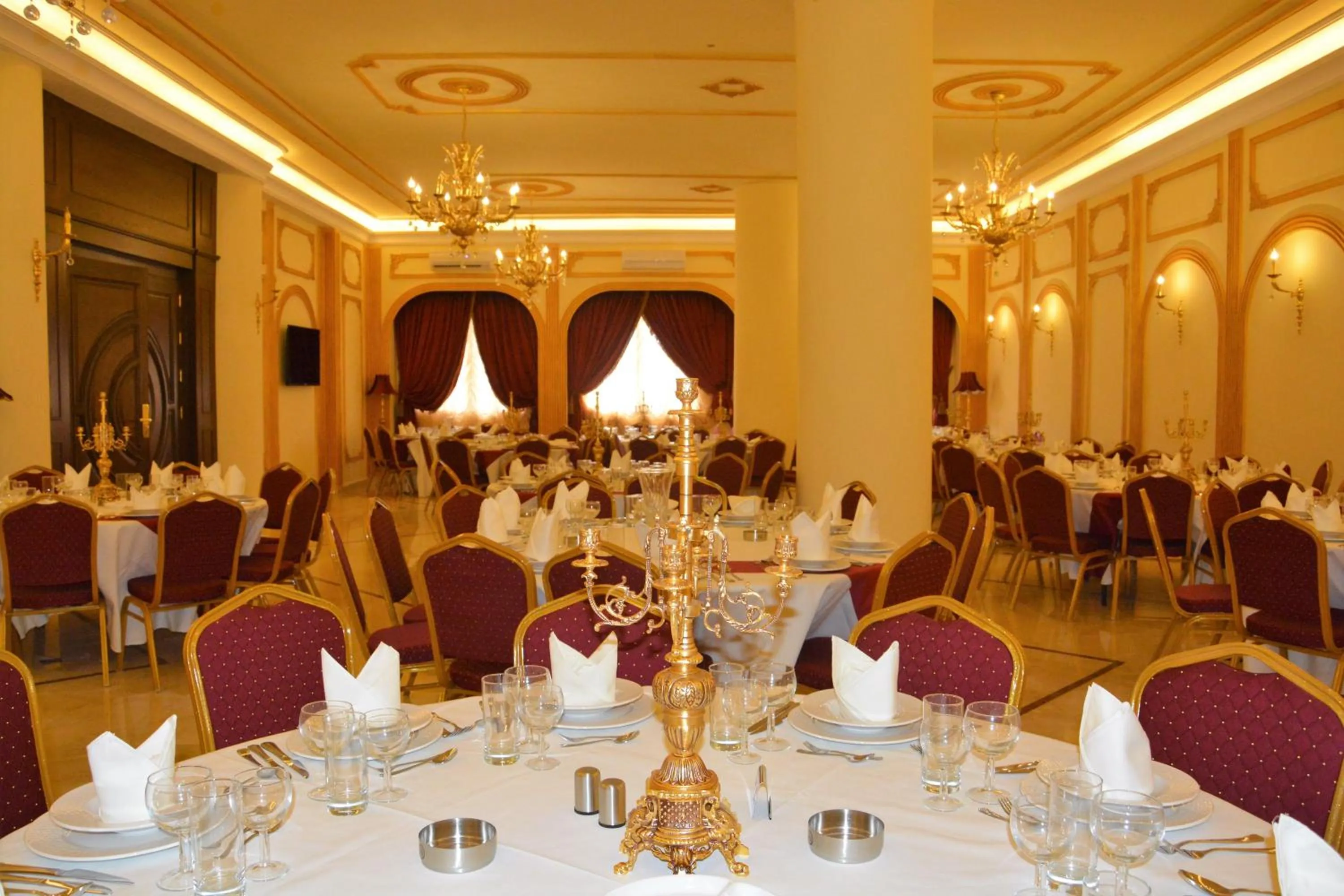 Restaurant/places to eat in Bissau Royal Hotel