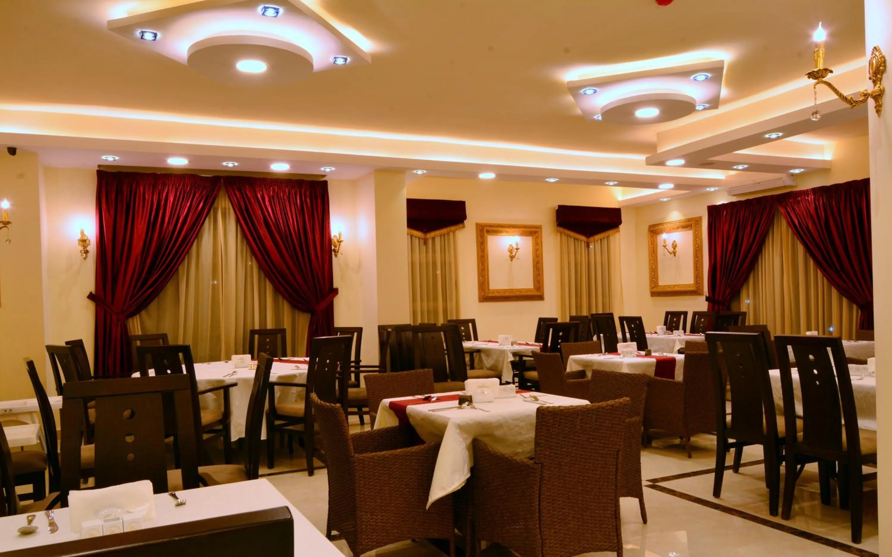 Restaurant/places to eat in Bissau Royal Hotel