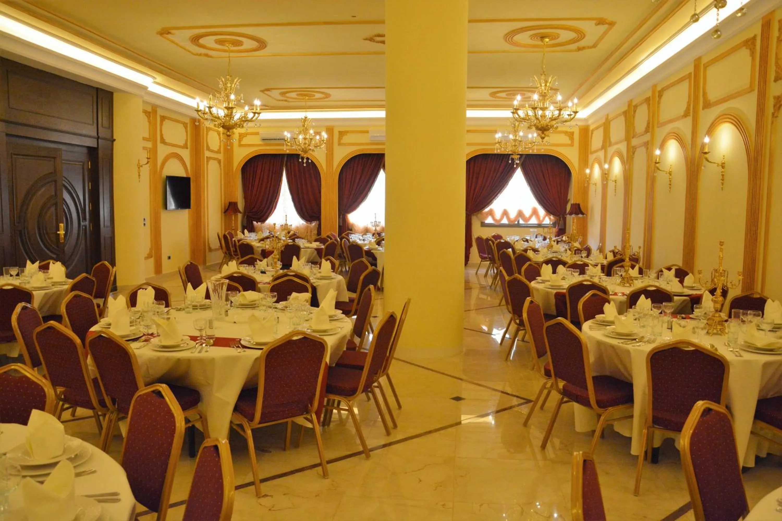 Restaurant/places to eat in Bissau Royal Hotel