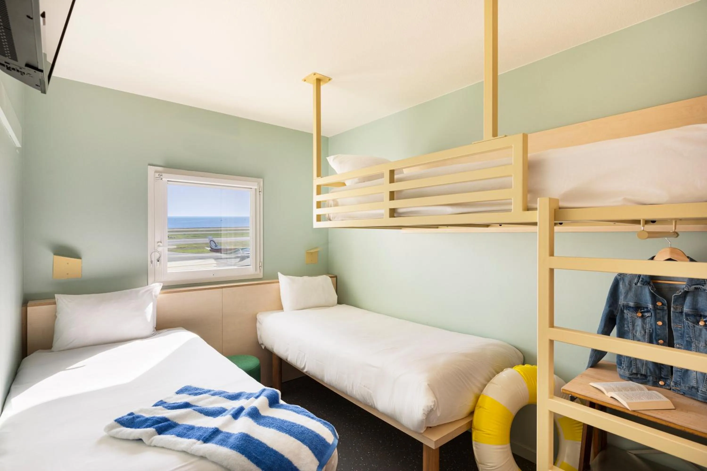 Bedroom, Bed in Greet Hotel Nice Aéroport Promenade des Anglais