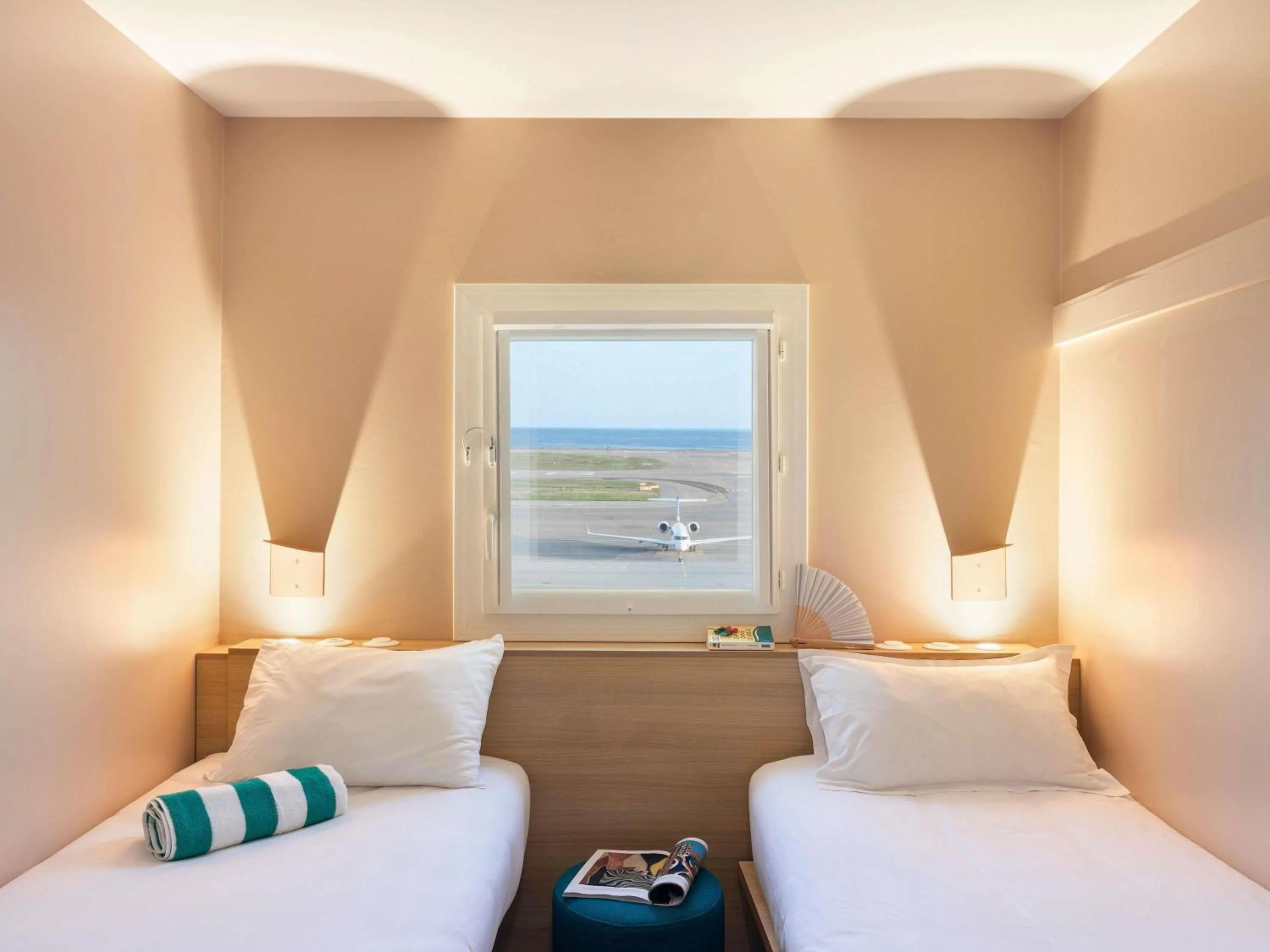 Bedroom, Bed in Greet Hotel Nice Aéroport Promenade des Anglais