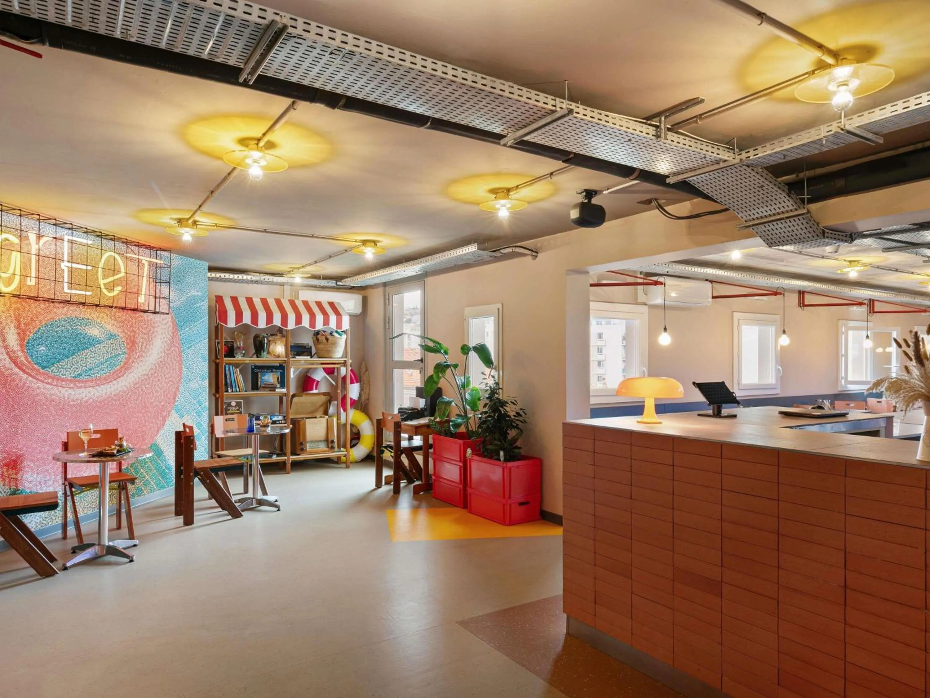 Property building in Greet Hotel Nice Aéroport Promenade des Anglais