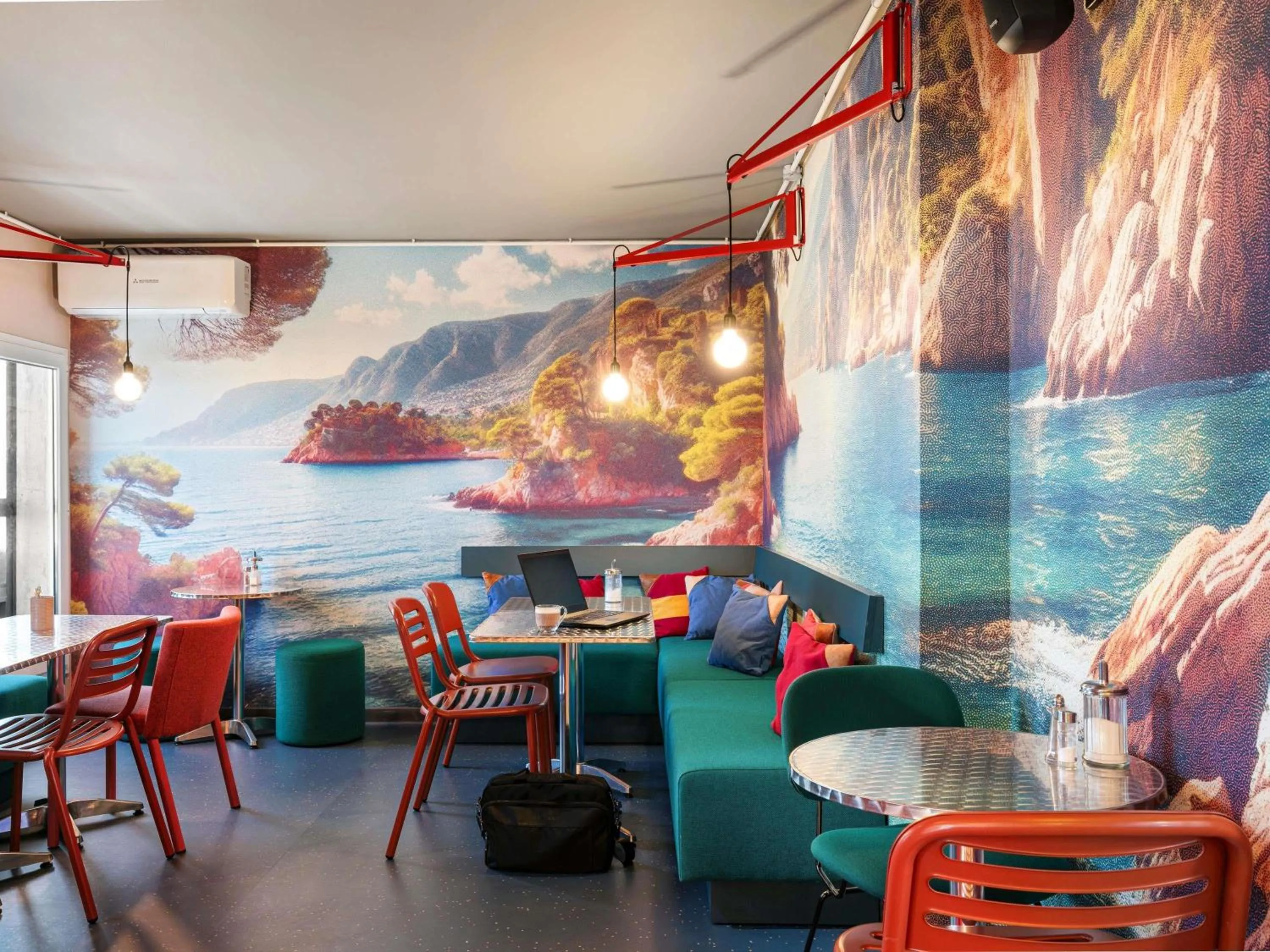 Property building in Greet Hotel Nice Aéroport Promenade des Anglais