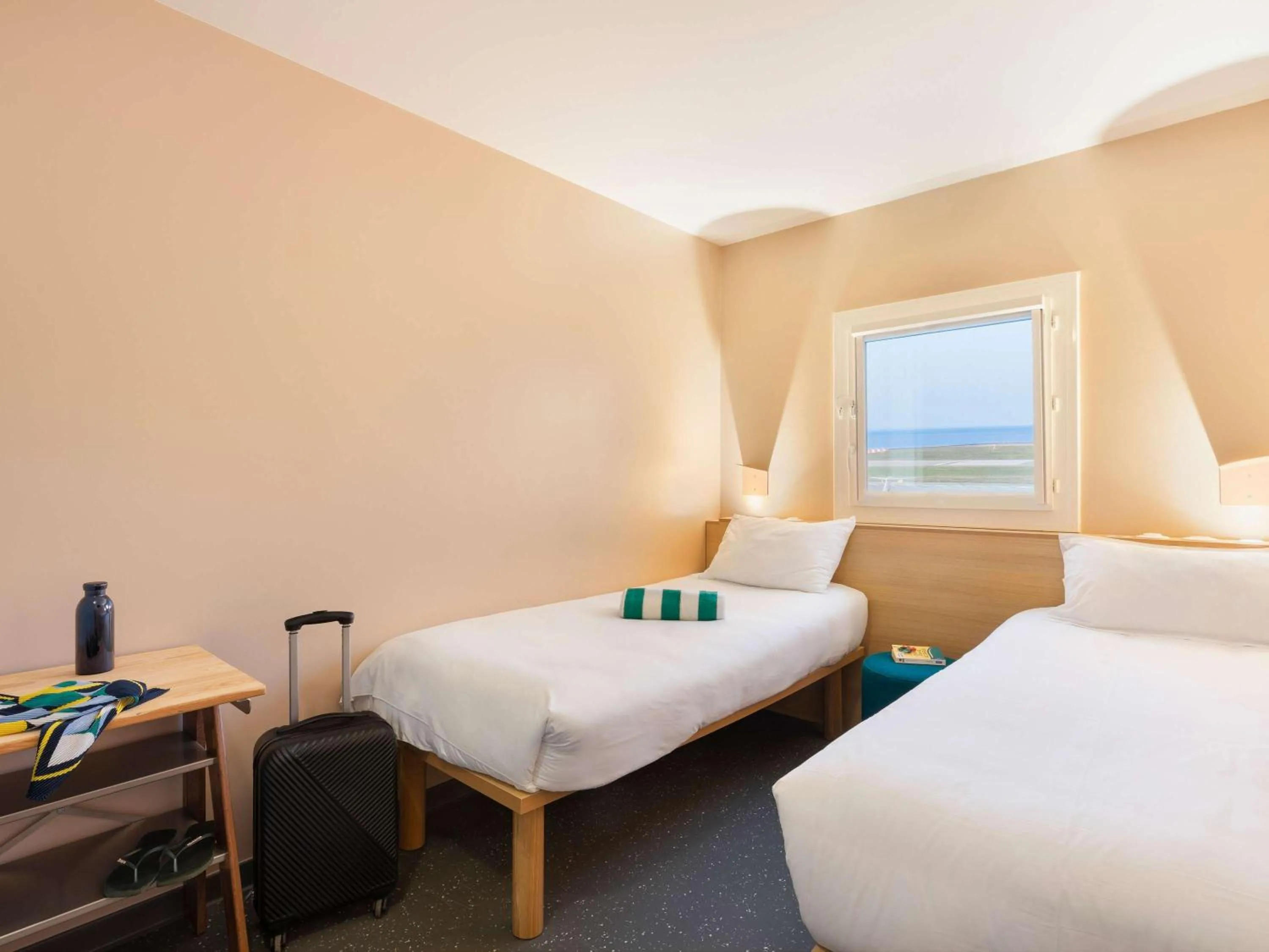 Bedroom, Bed in Greet Hotel Nice Aéroport Promenade des Anglais