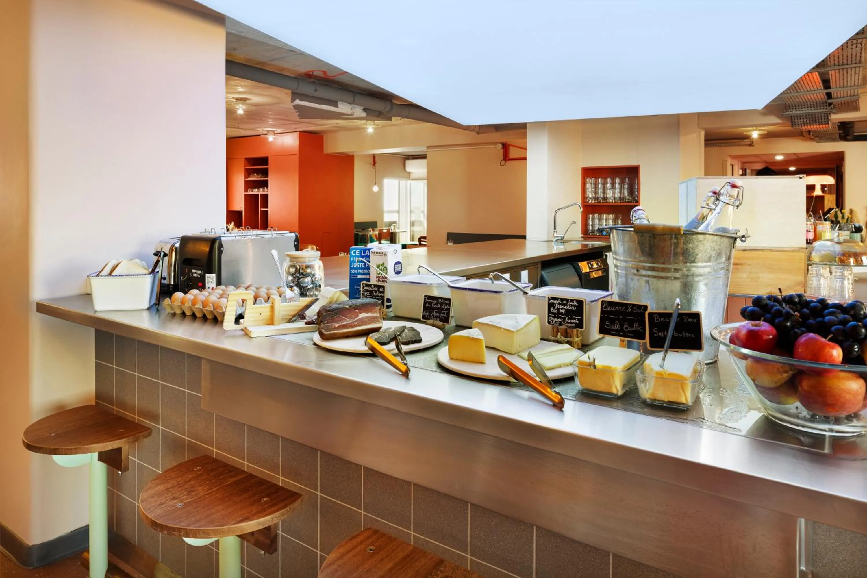 Breakfast in Greet Hotel Nice Aéroport Promenade des Anglais