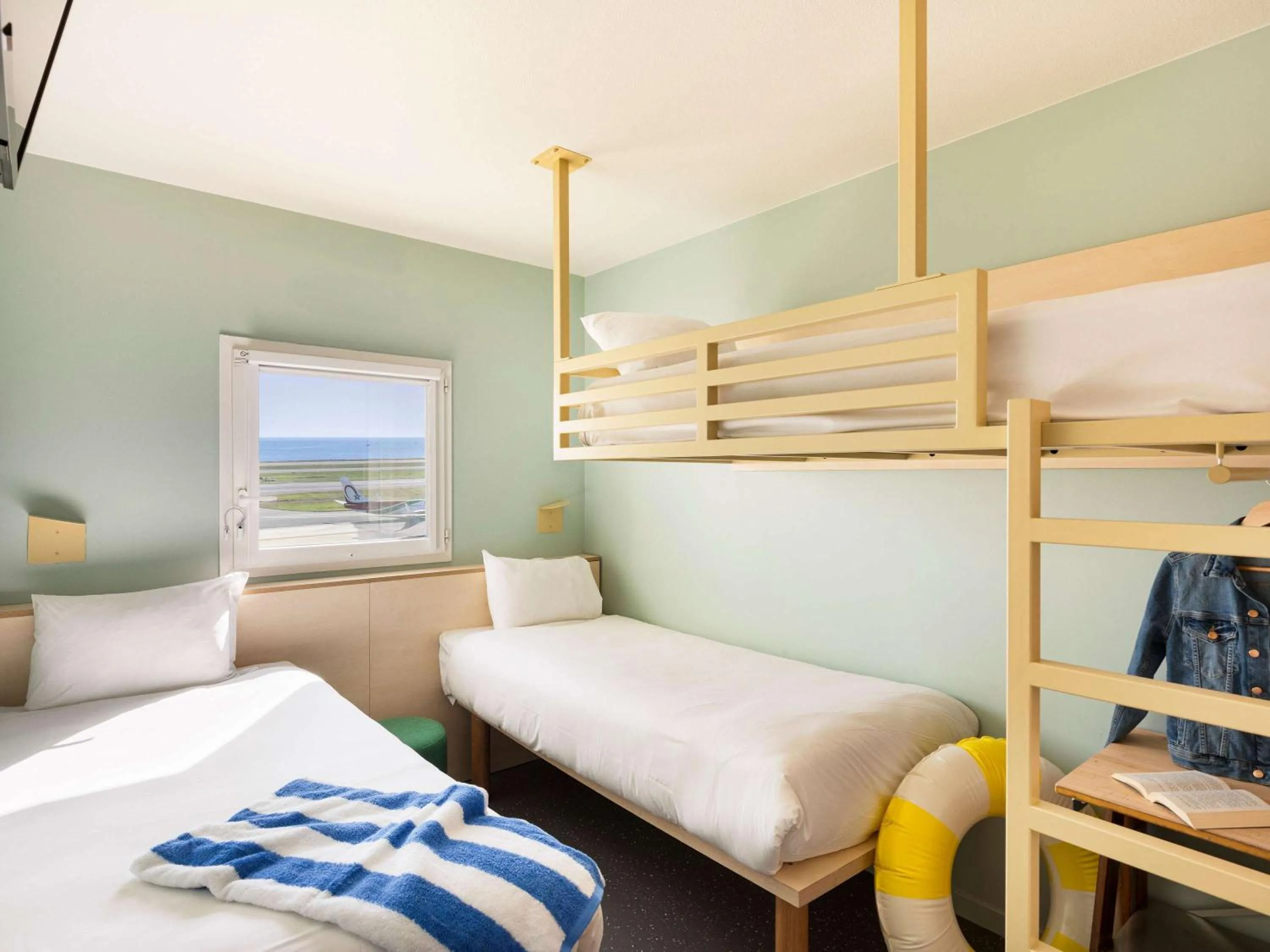 Bedroom, Bed in Greet Hotel Nice Aéroport Promenade des Anglais