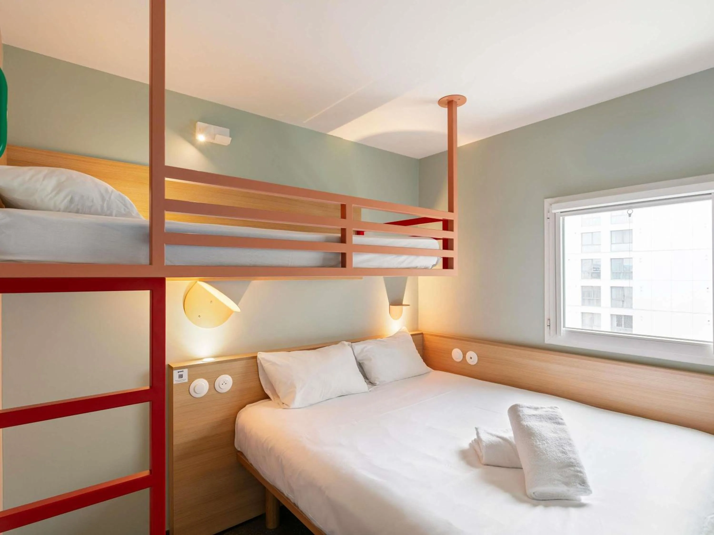 Bedroom, Bed in Greet Hotel Nice Aéroport Promenade des Anglais