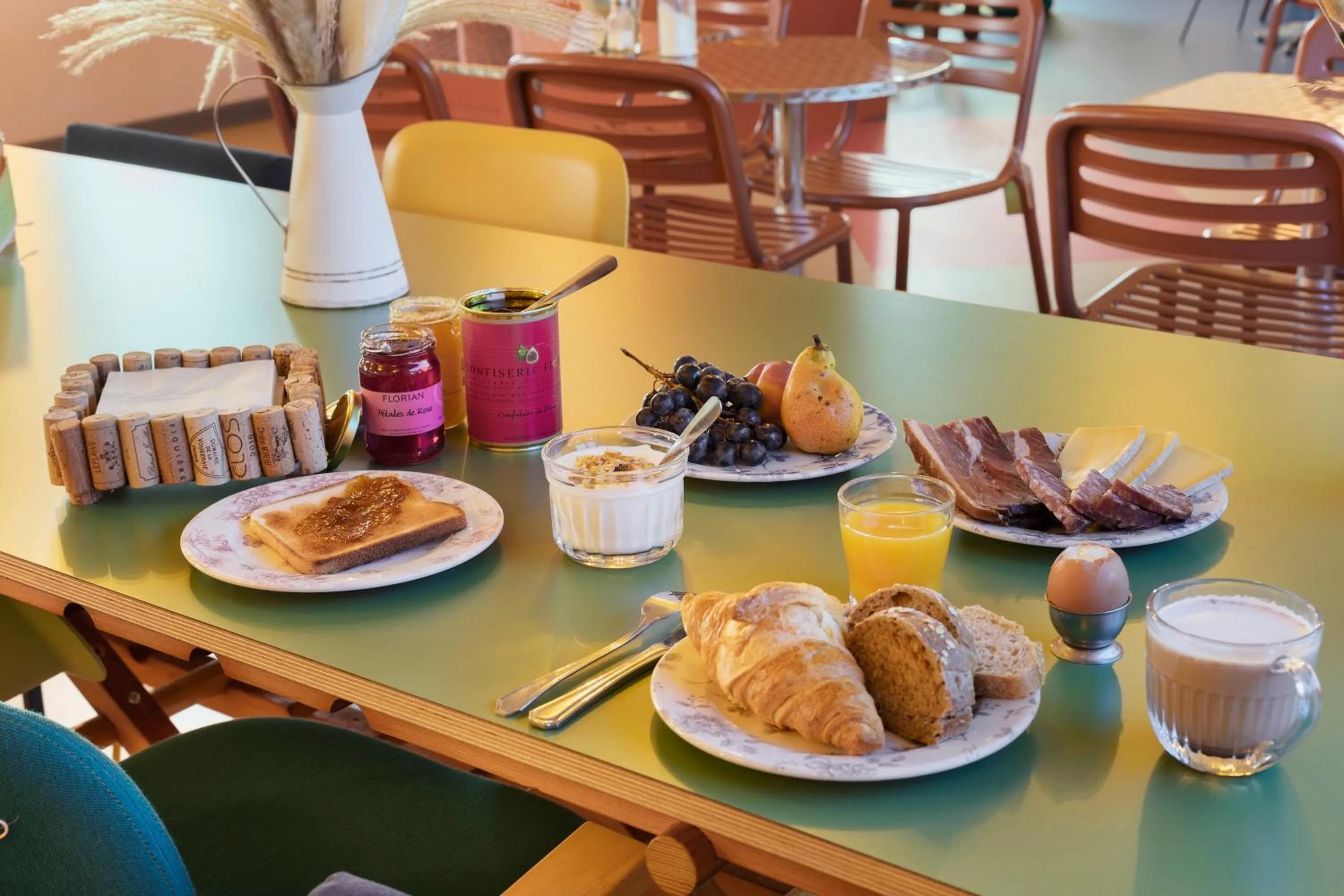 Breakfast in Greet Hotel Nice Aéroport Promenade des Anglais