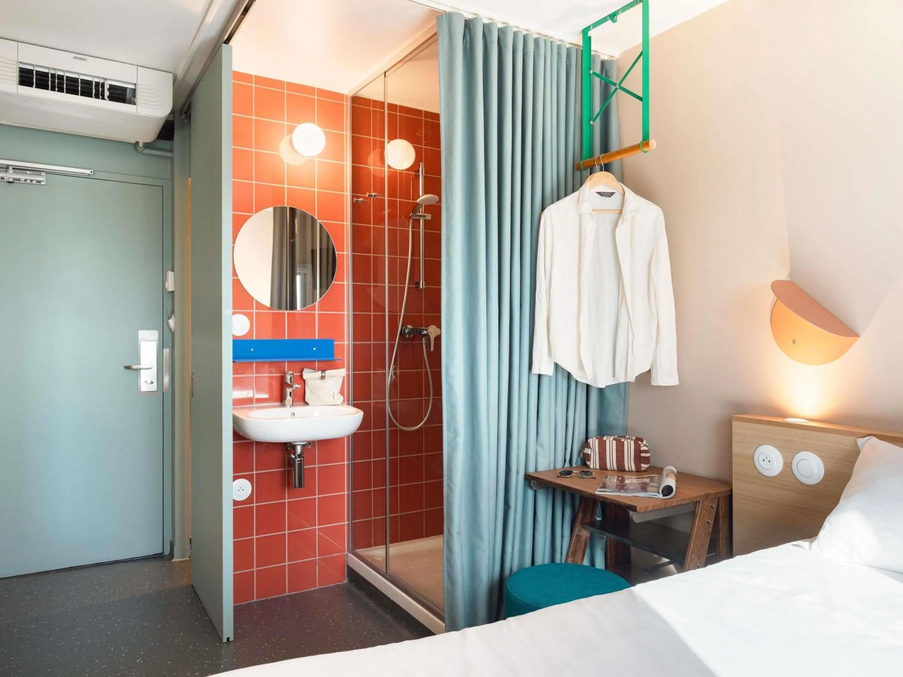 Property building, Bed in Greet Hotel Nice Aéroport Promenade des Anglais