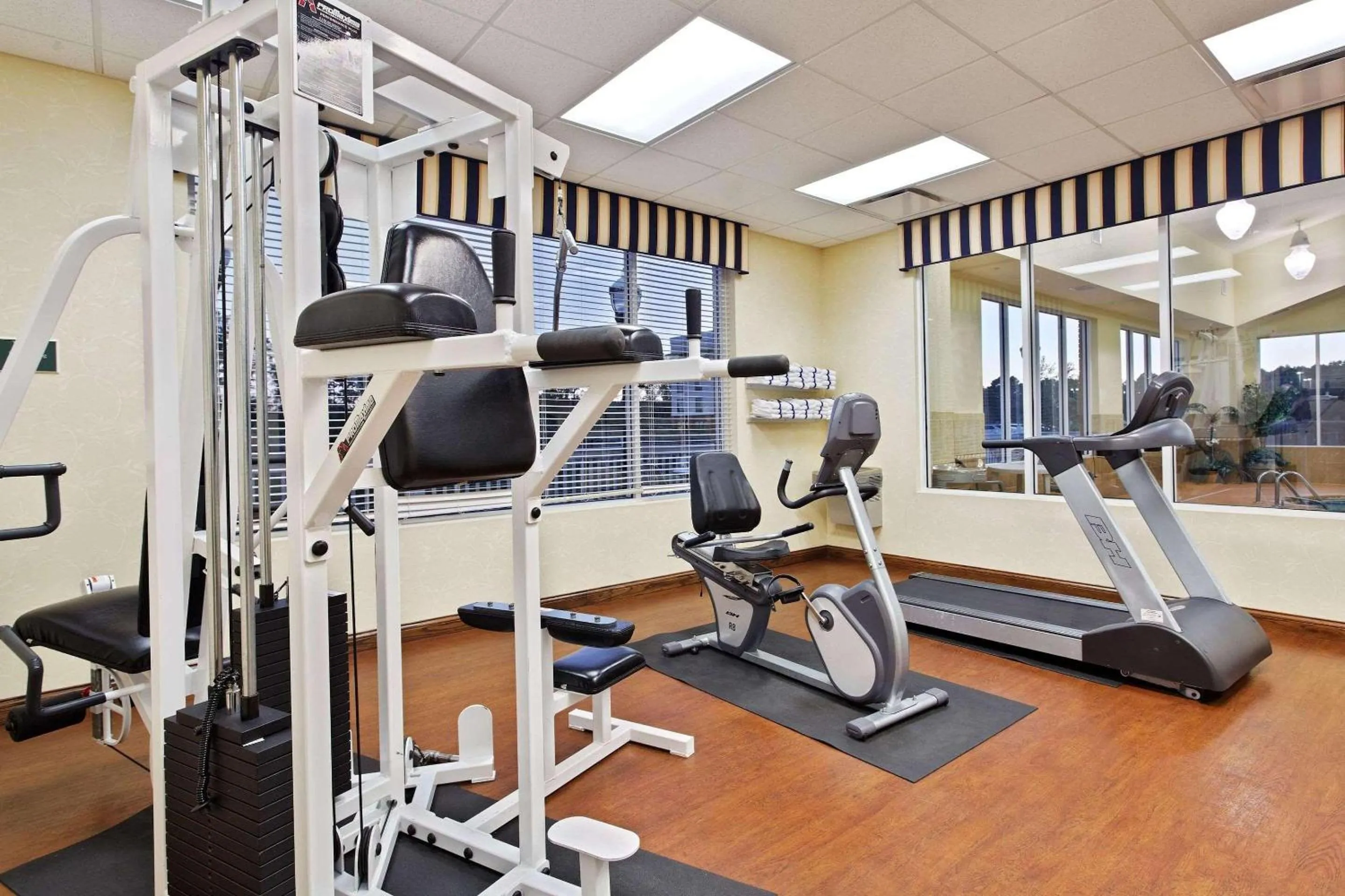 Fitness centre/facilities in Country Inn & Suites by Radisson, Wilson, NC