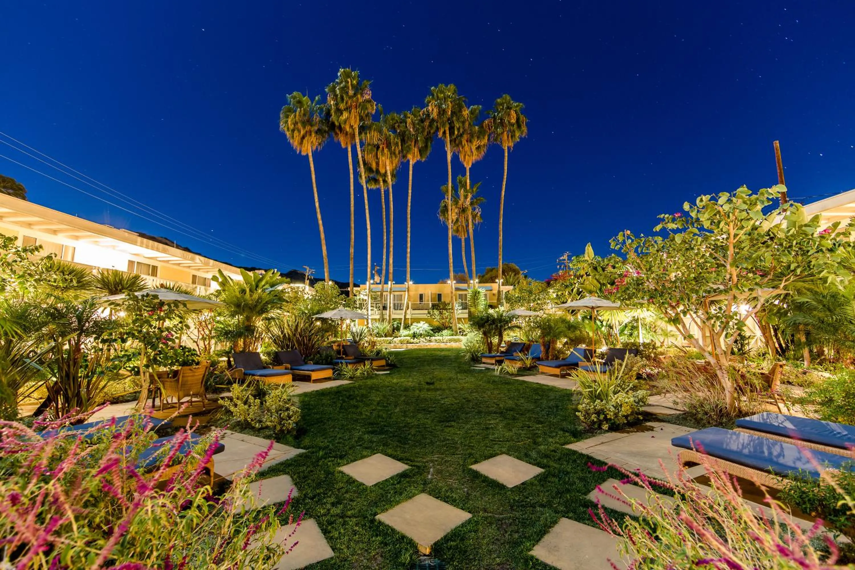 Facade/entrance in Pavilion Hotel