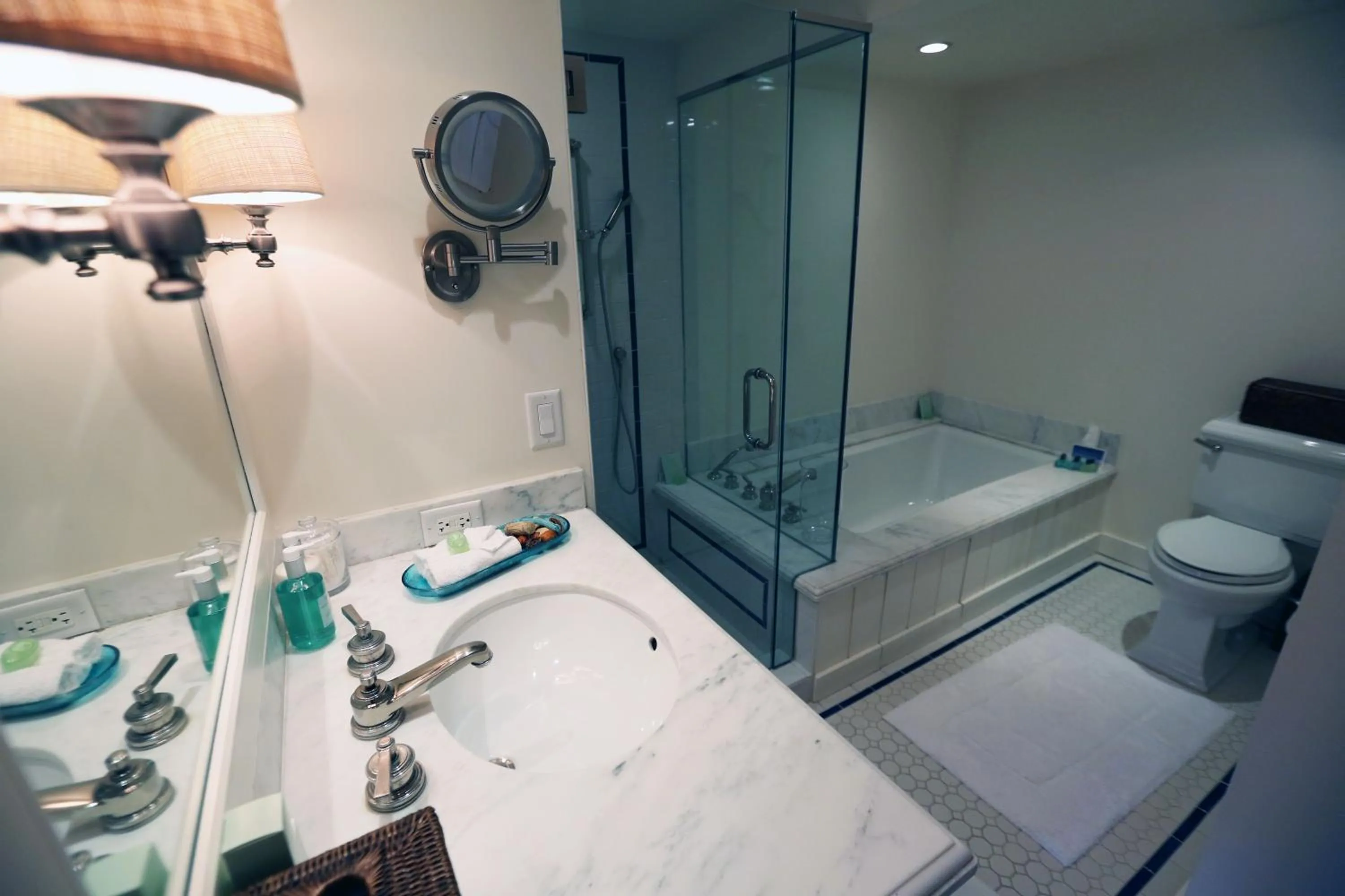 Bathroom in Pavilion Hotel