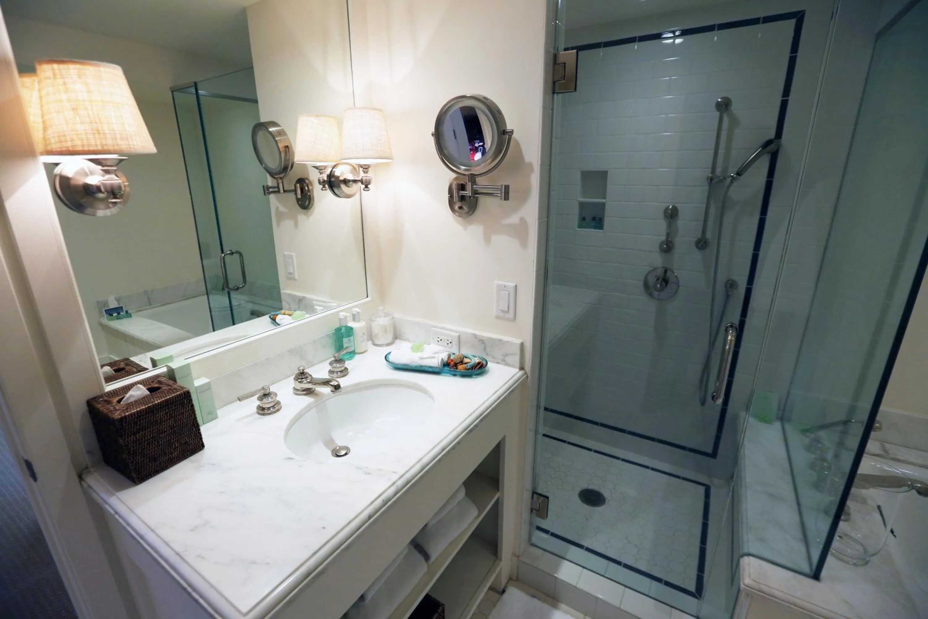 Bathroom in Pavilion Hotel