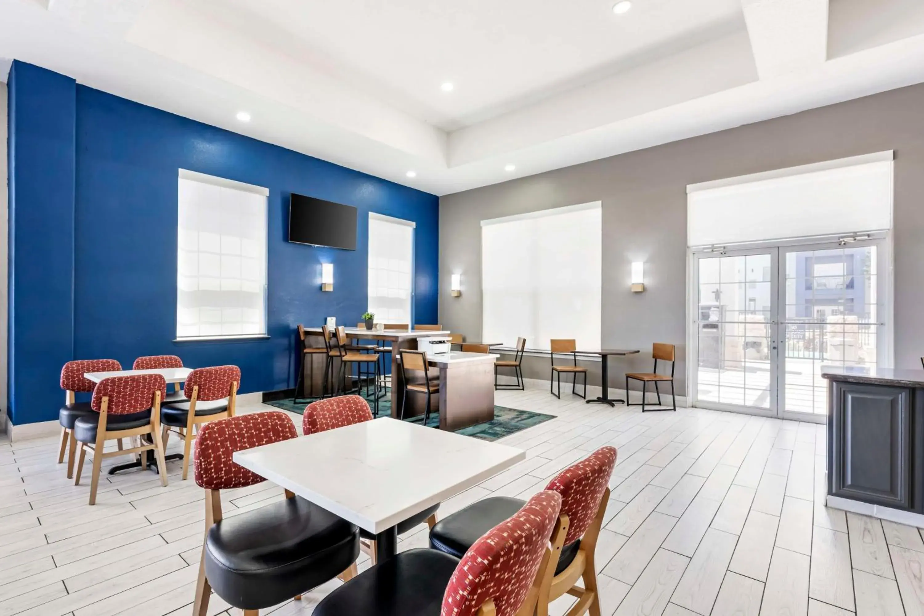 Breakfast in Best Western Lubbock West Inn & Suites Breakfast in Best Western Lubbock West Inn & Suites