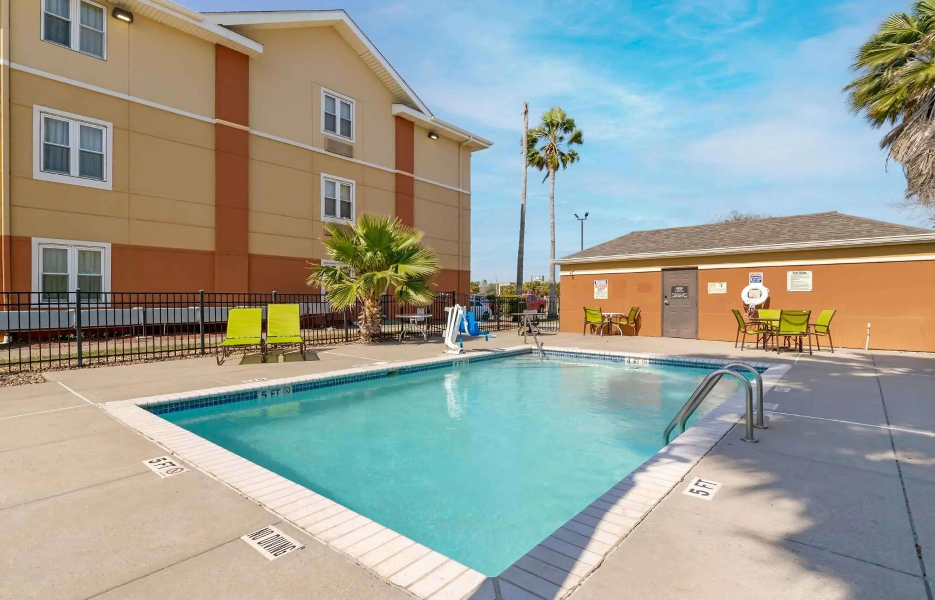 Pool view in Extended Stay America Suites - Corpus Christi - Staples Pool view in Extended Stay America Suites - Corpus Christi - Staples