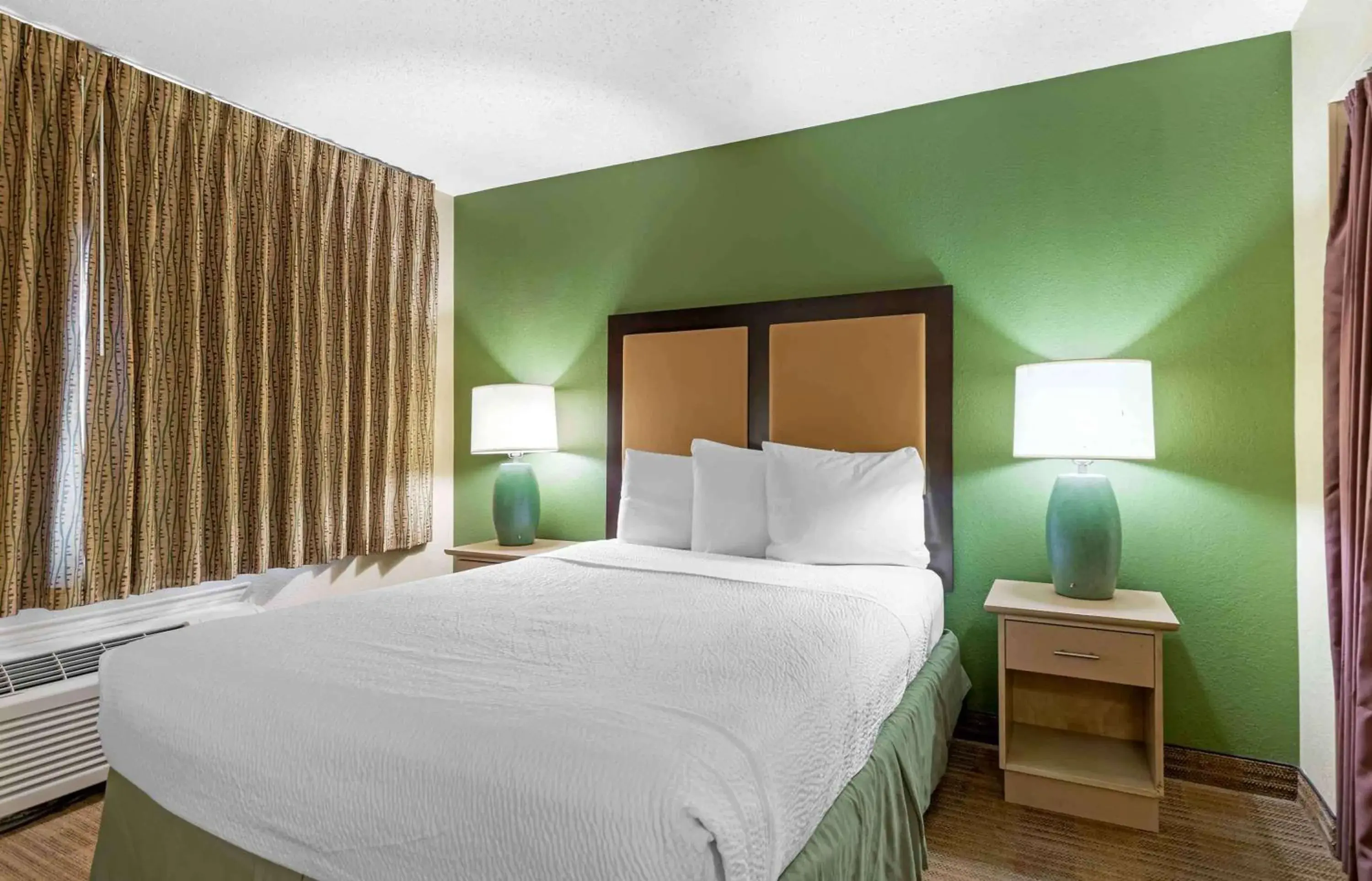 Bedroom, Bed in Extended Stay America Suites - Corpus Christi - Staples Bedroom, Bed in Extended Stay America Suites - Corpus Christi - Staples