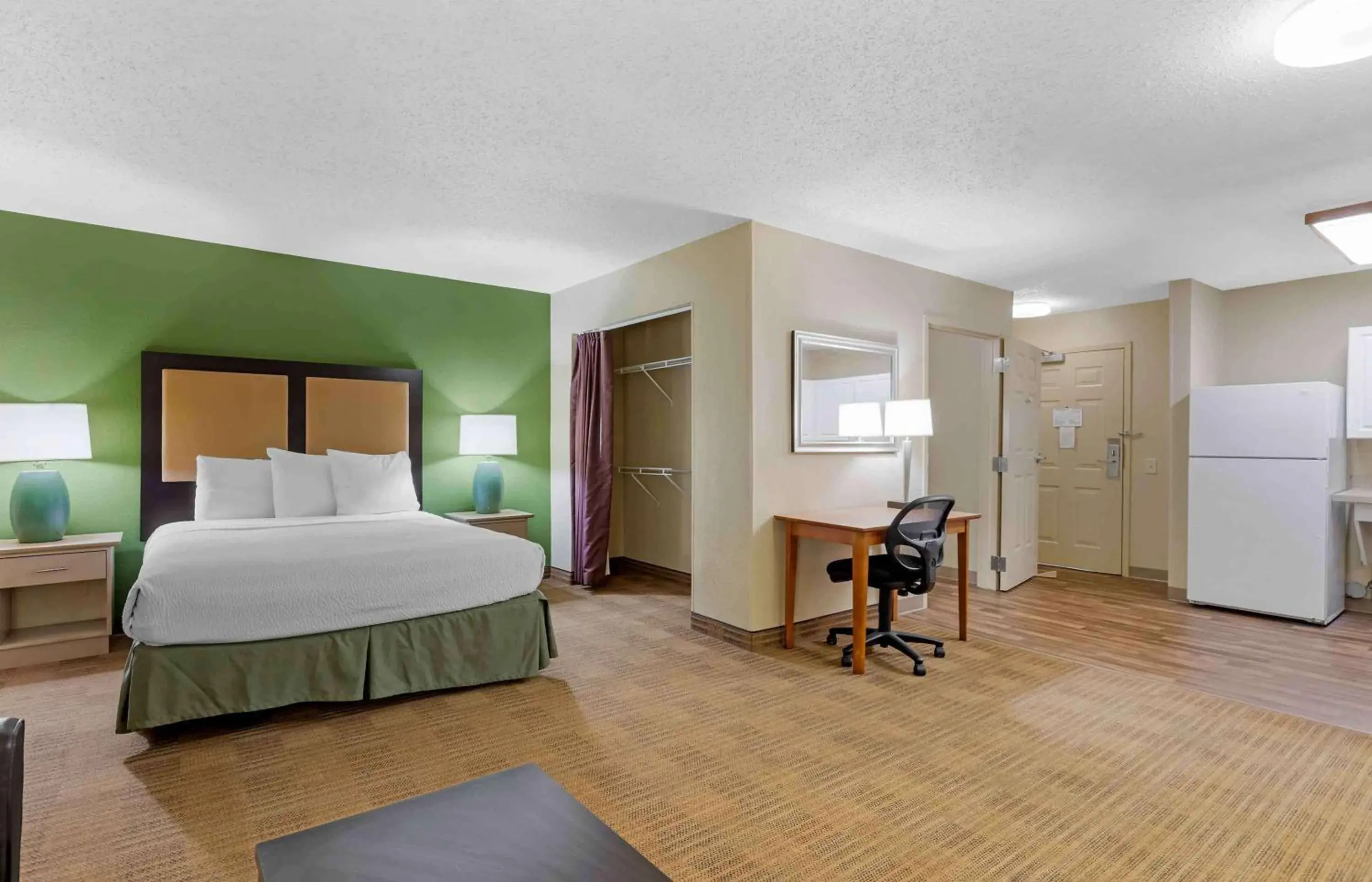 Bedroom, Bed in Extended Stay America Suites - Corpus Christi - Staples Bedroom, Bed in Extended Stay America Suites - Corpus Christi - Staples