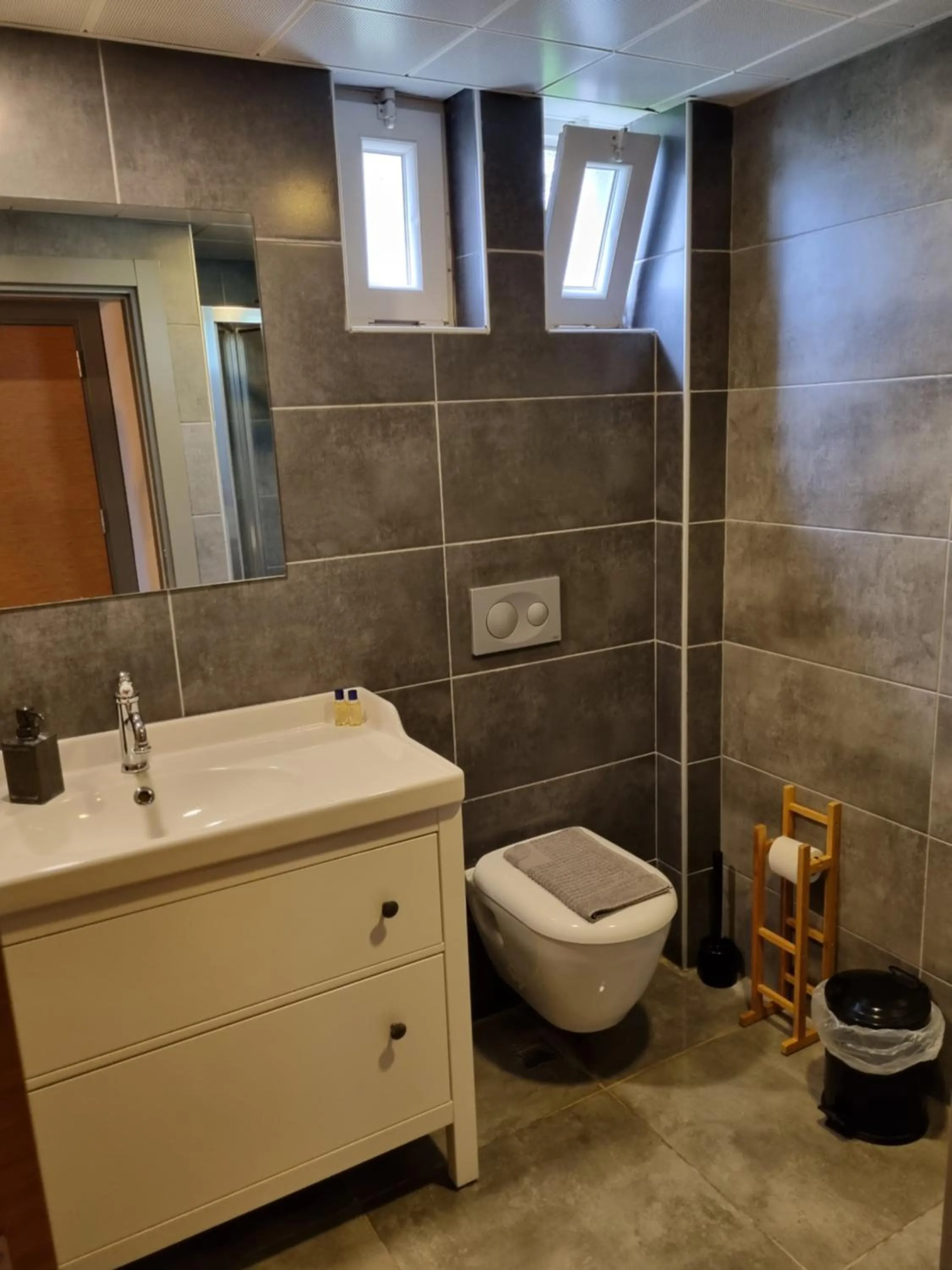 Toilet in El Mundo Suites