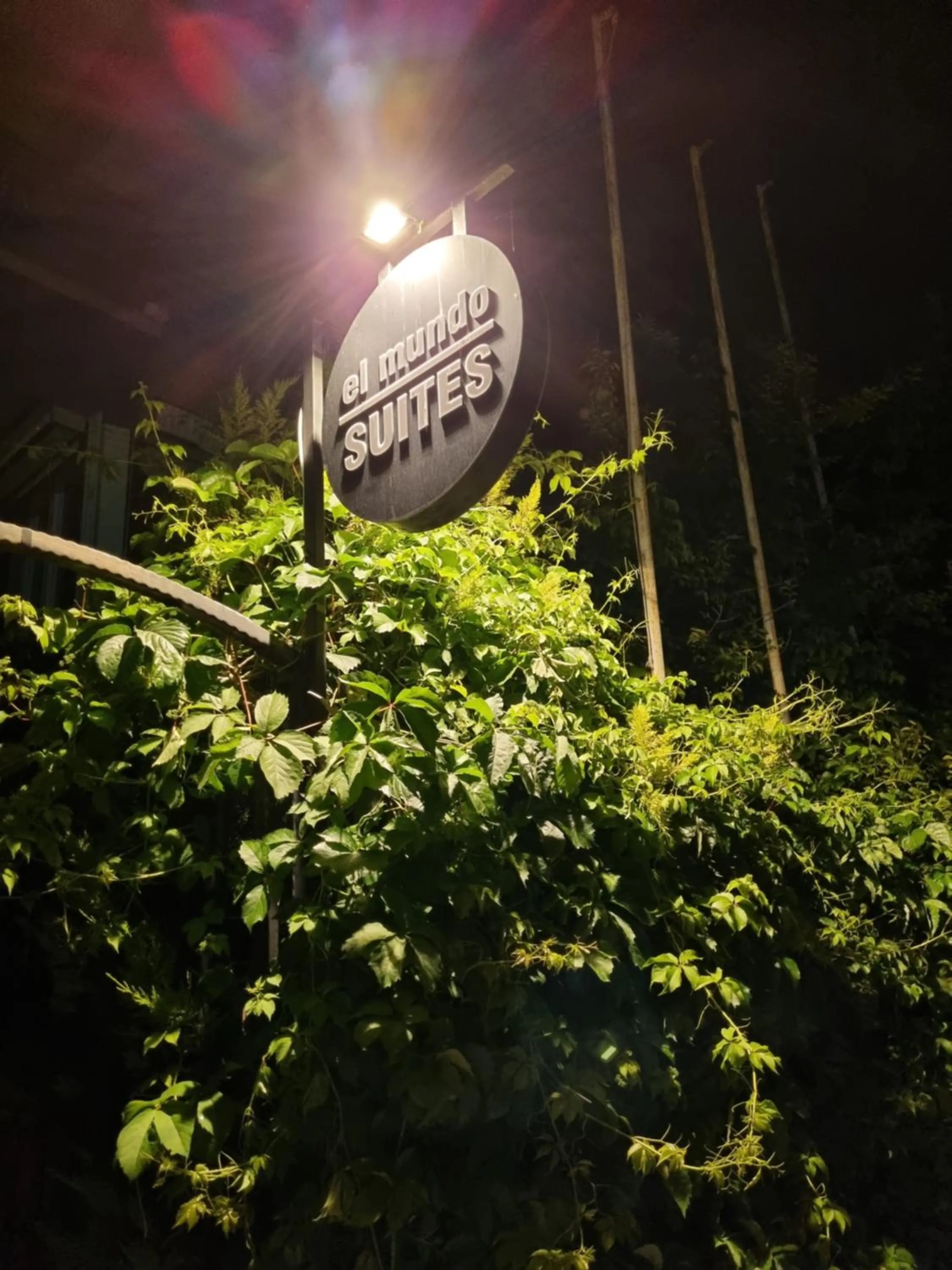 El Mundo Suites