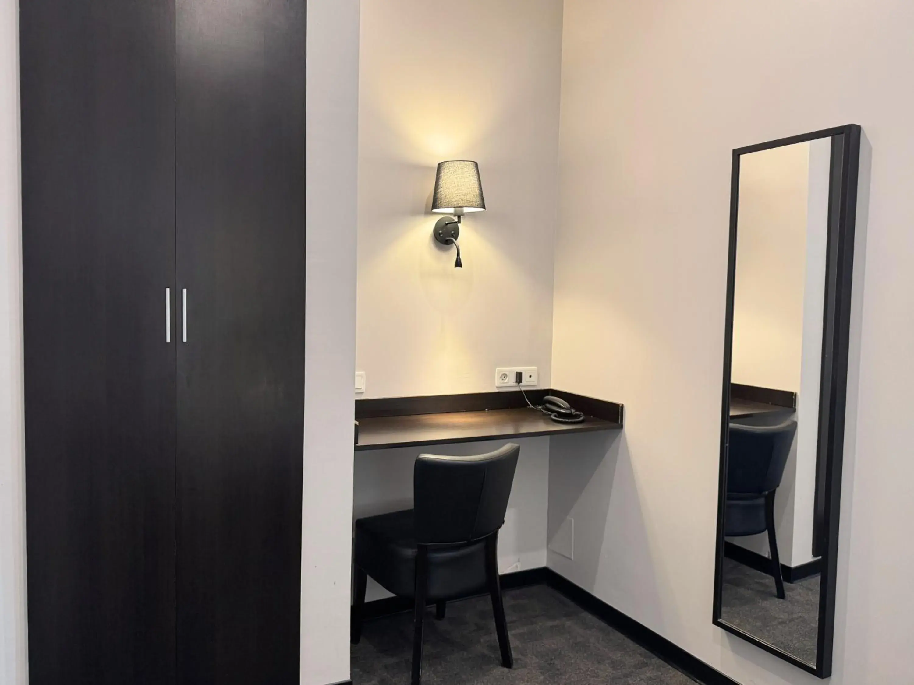 Bedroom in Trocadero Bedroom in Trocadero