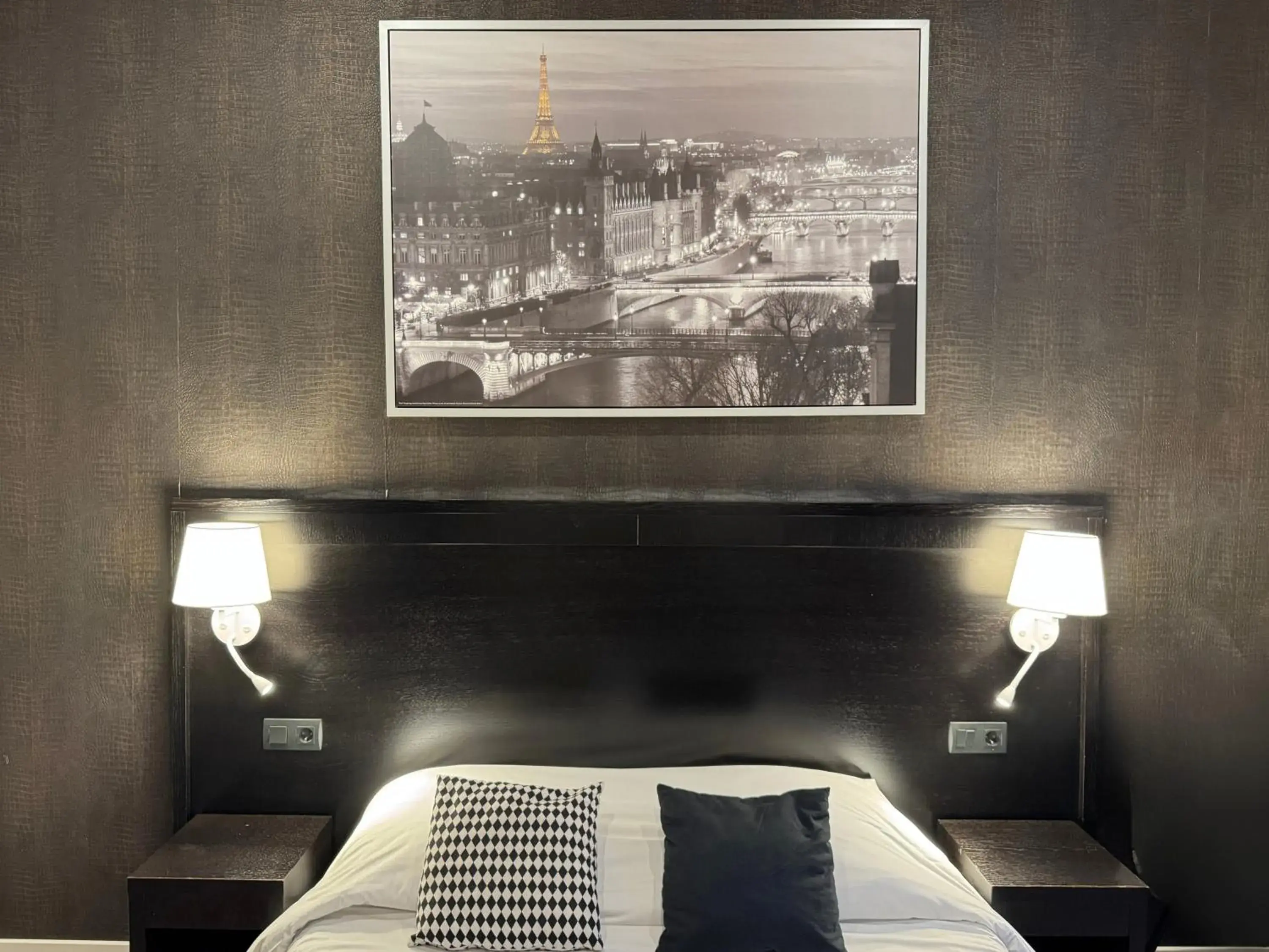 Bedroom, Bed in Trocadero Bedroom, Bed in Trocadero