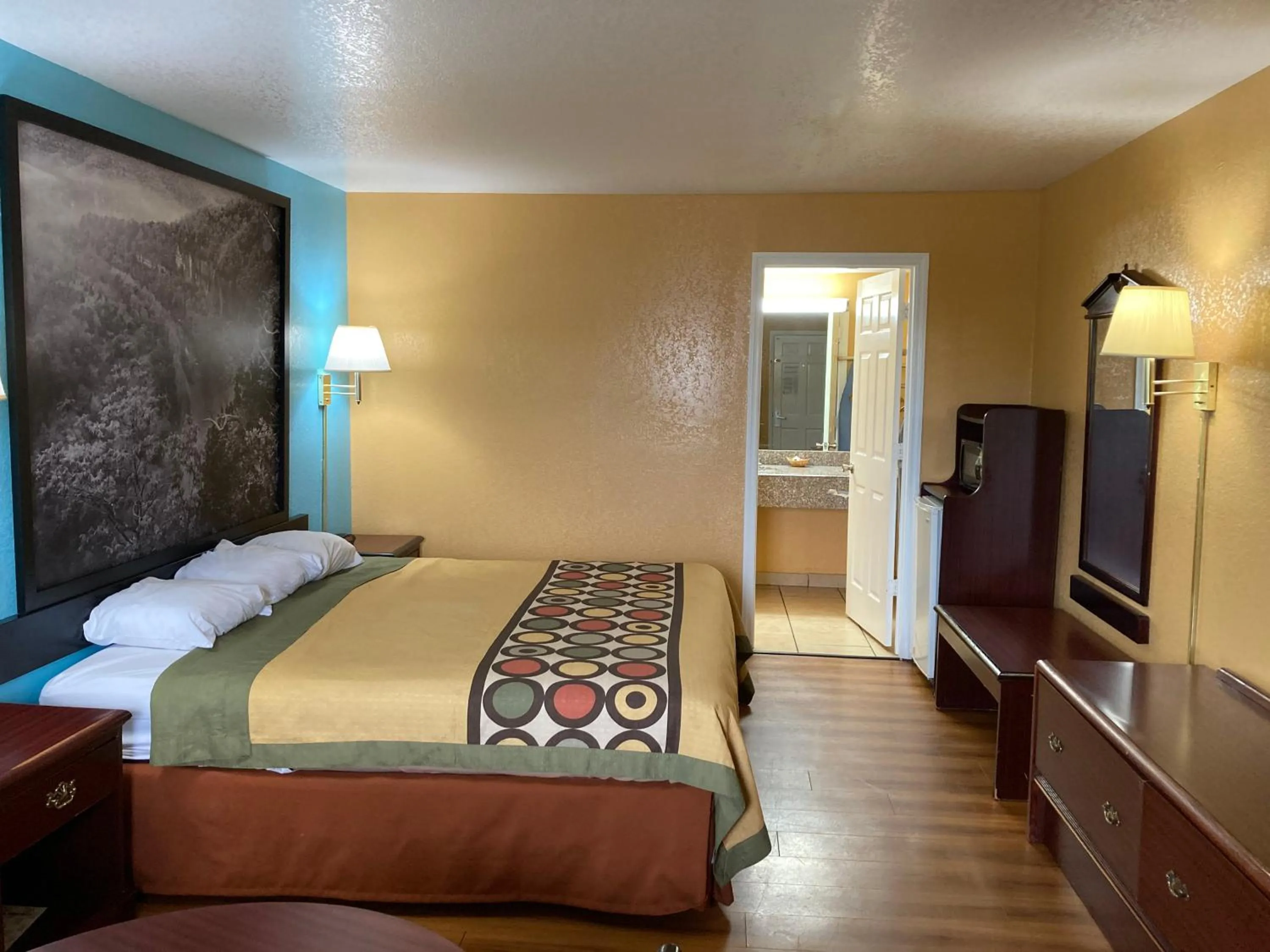 Photo of the whole room in Super 8 by Wyndham Little Rock/North/Airport