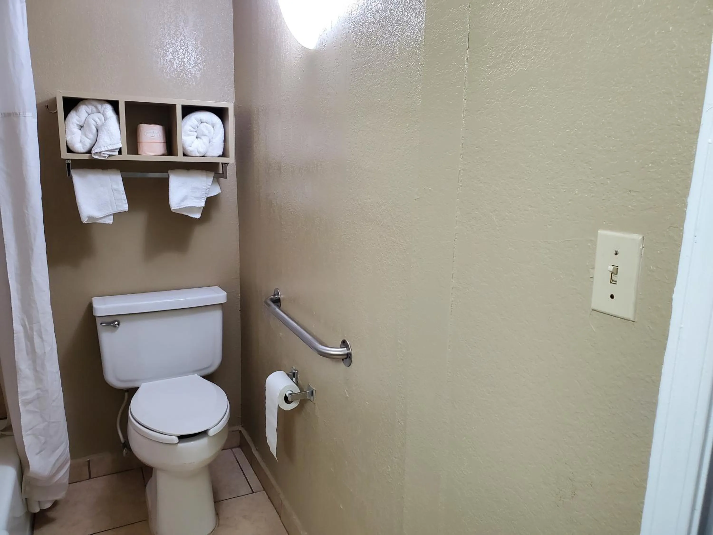 Bathroom in Super 8 by Wyndham Little Rock/North/Airport