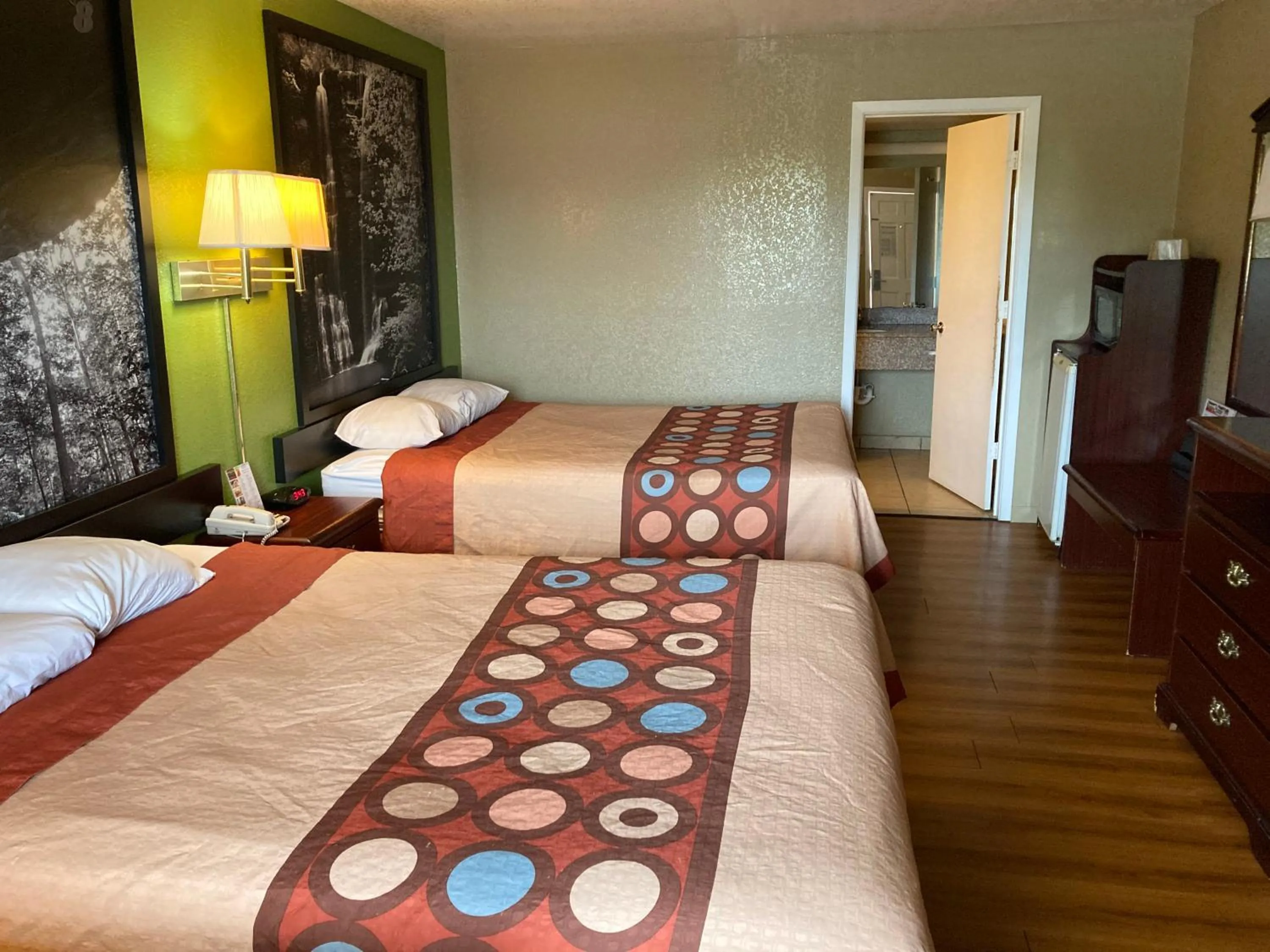 Bedroom in Super 8 by Wyndham Little Rock/North/Airport