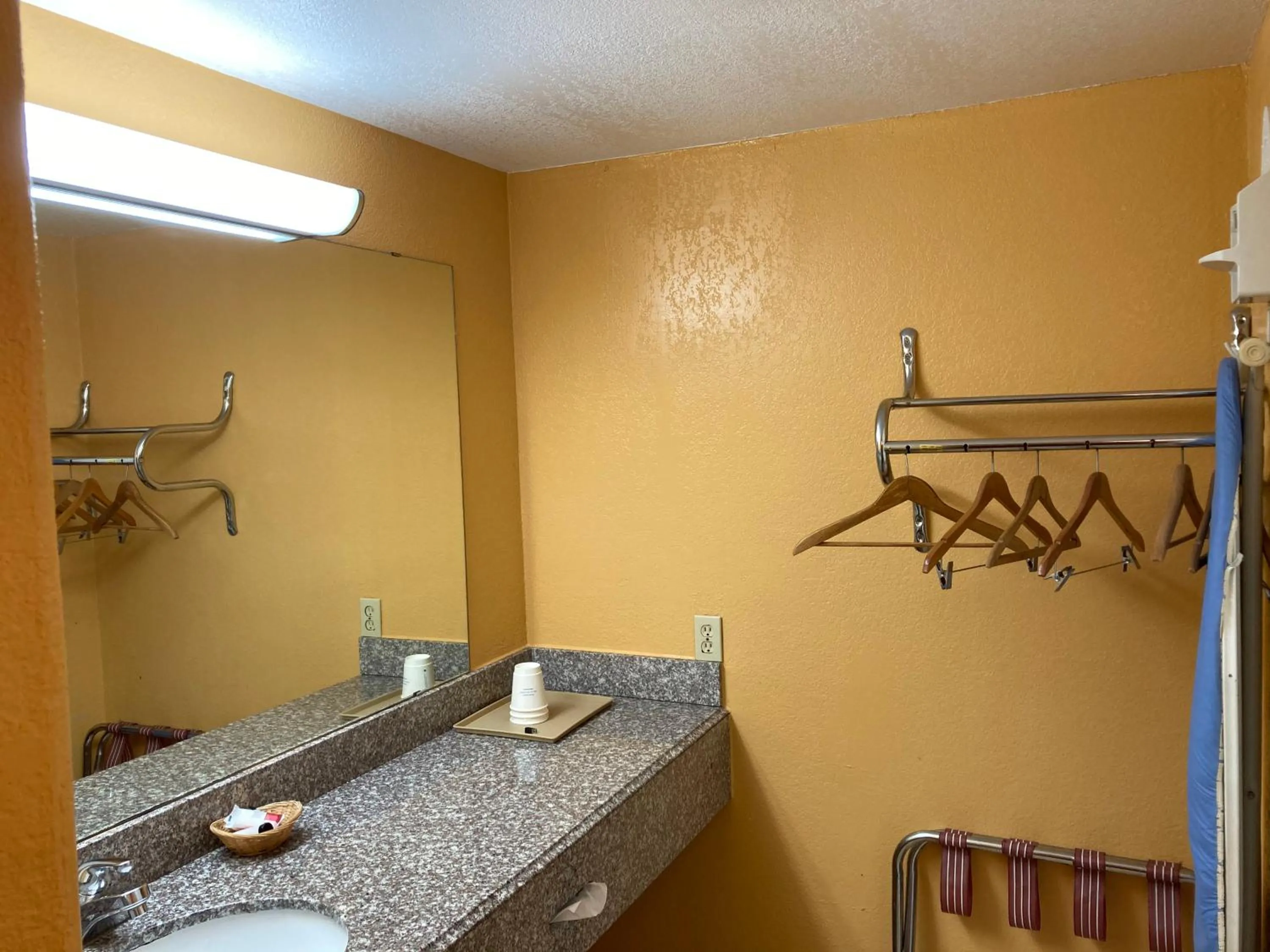 Bathroom in Super 8 by Wyndham Little Rock/North/Airport