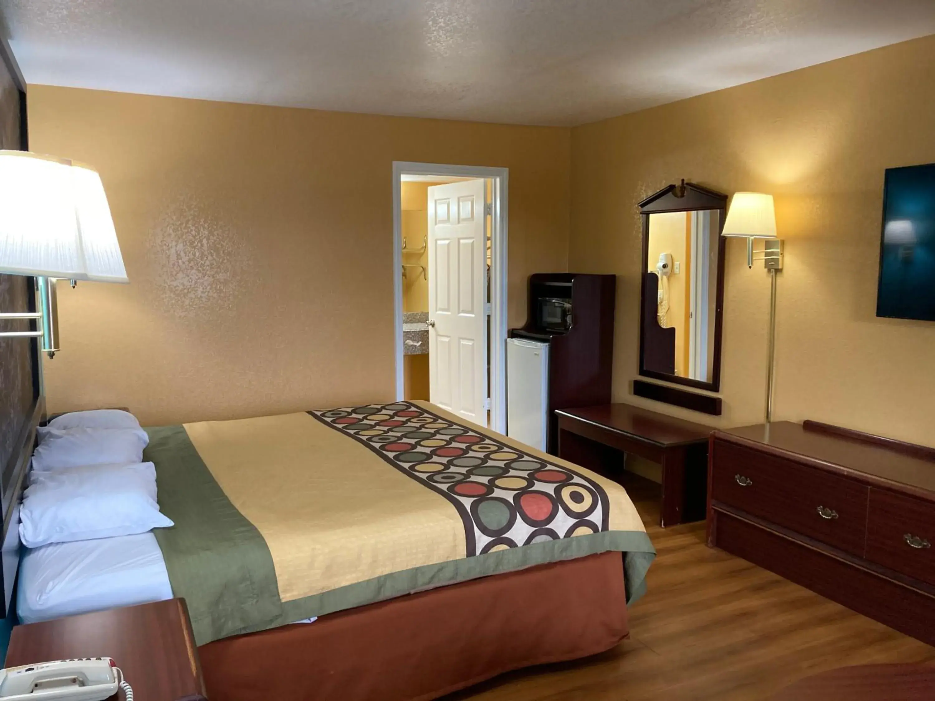 Bed in Super 8 by Wyndham Little Rock/North/Airport