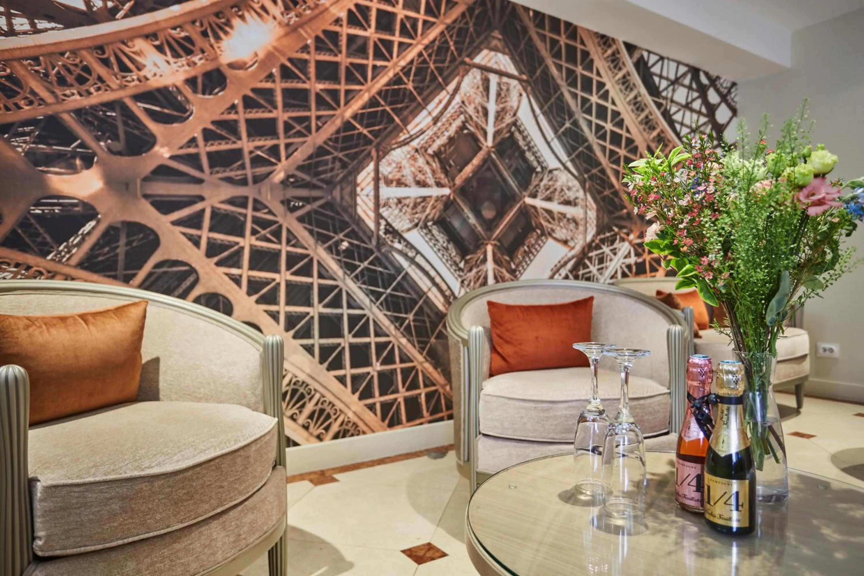 Living room in Hotel Beaugrenelle Tour Eiffel