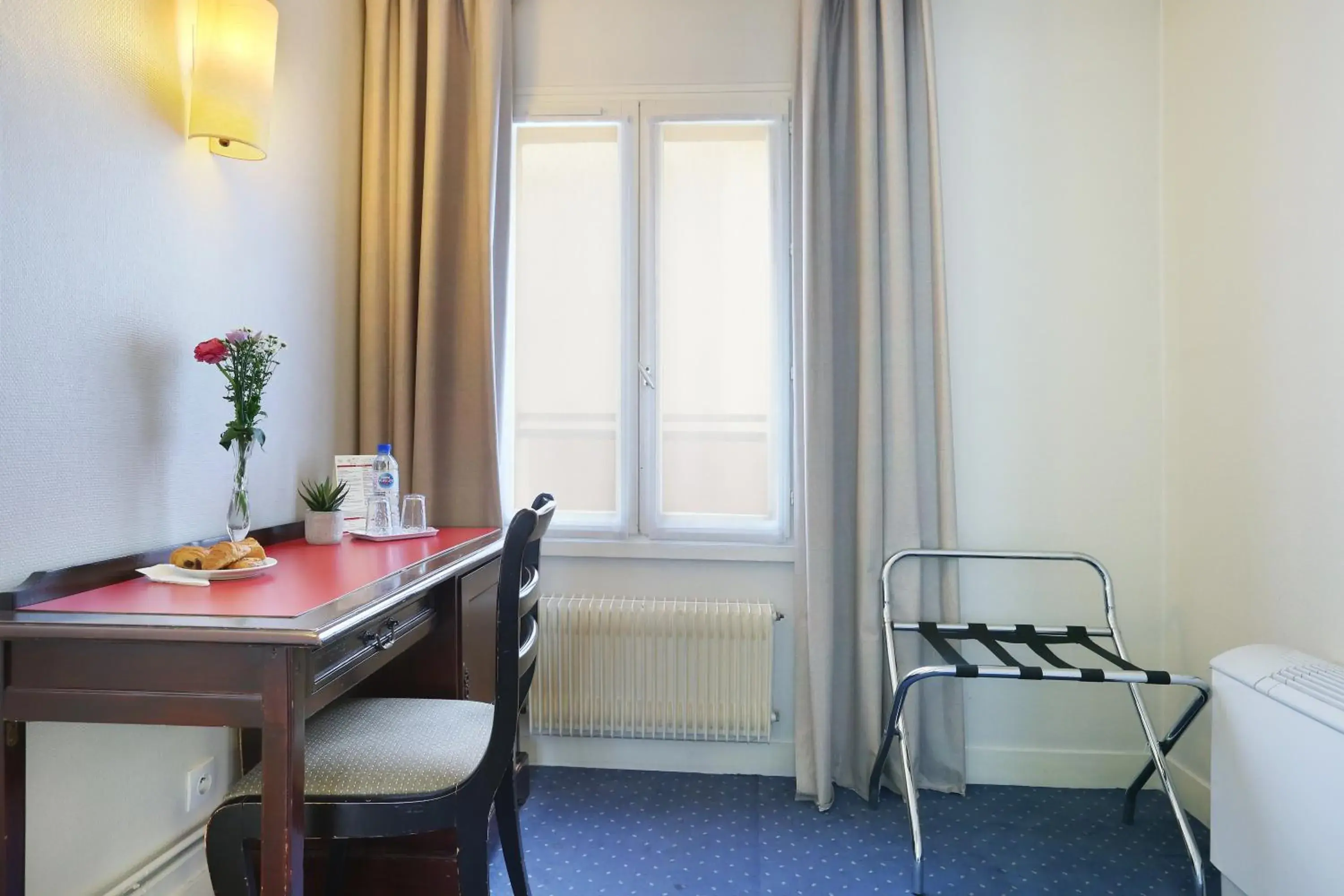 Bedroom in Hotel Beaugrenelle Tour Eiffel Bedroom in Hotel Beaugrenelle Tour Eiffel