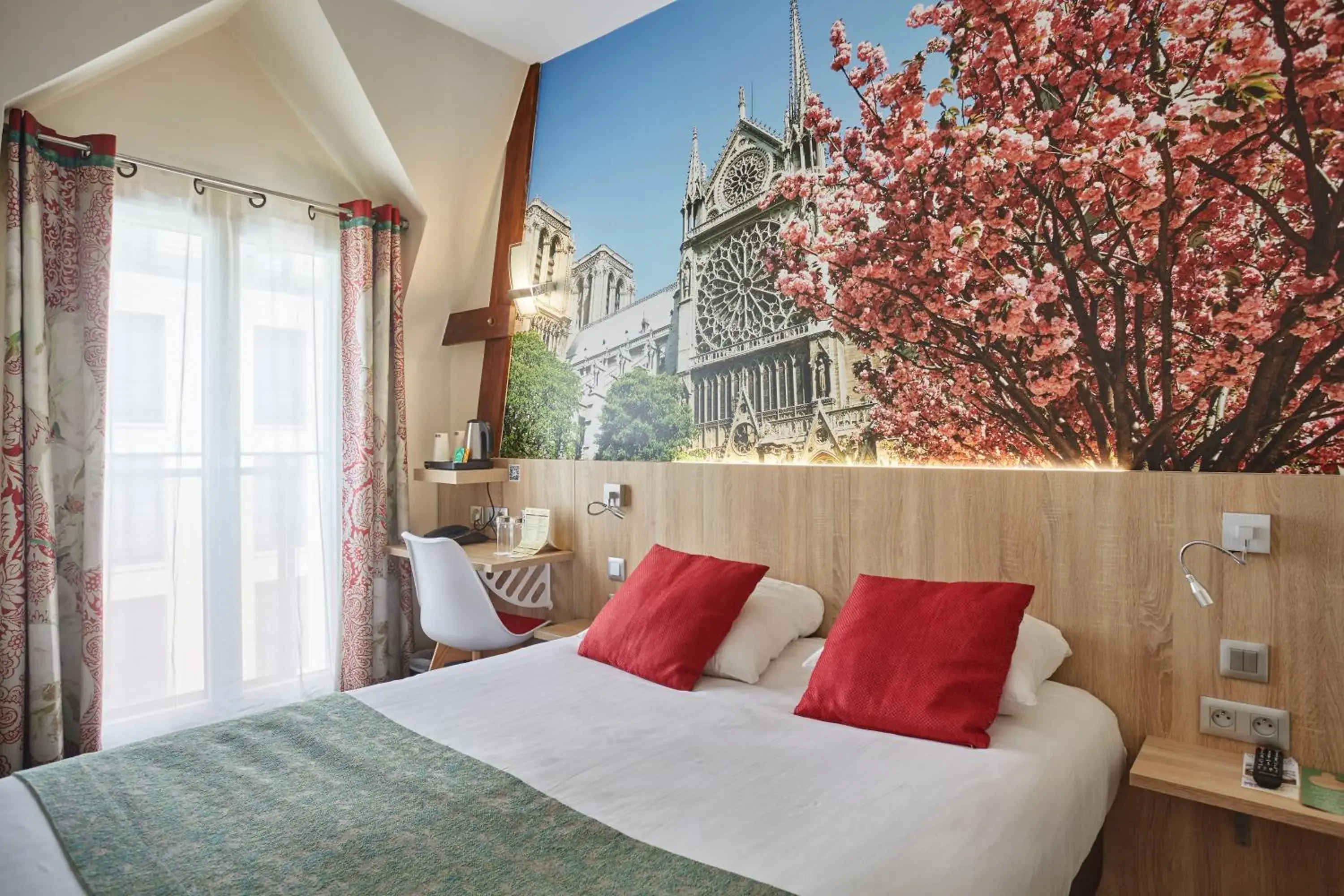 Bed in Hotel Beaugrenelle Tour Eiffel Bed in Hotel Beaugrenelle Tour Eiffel