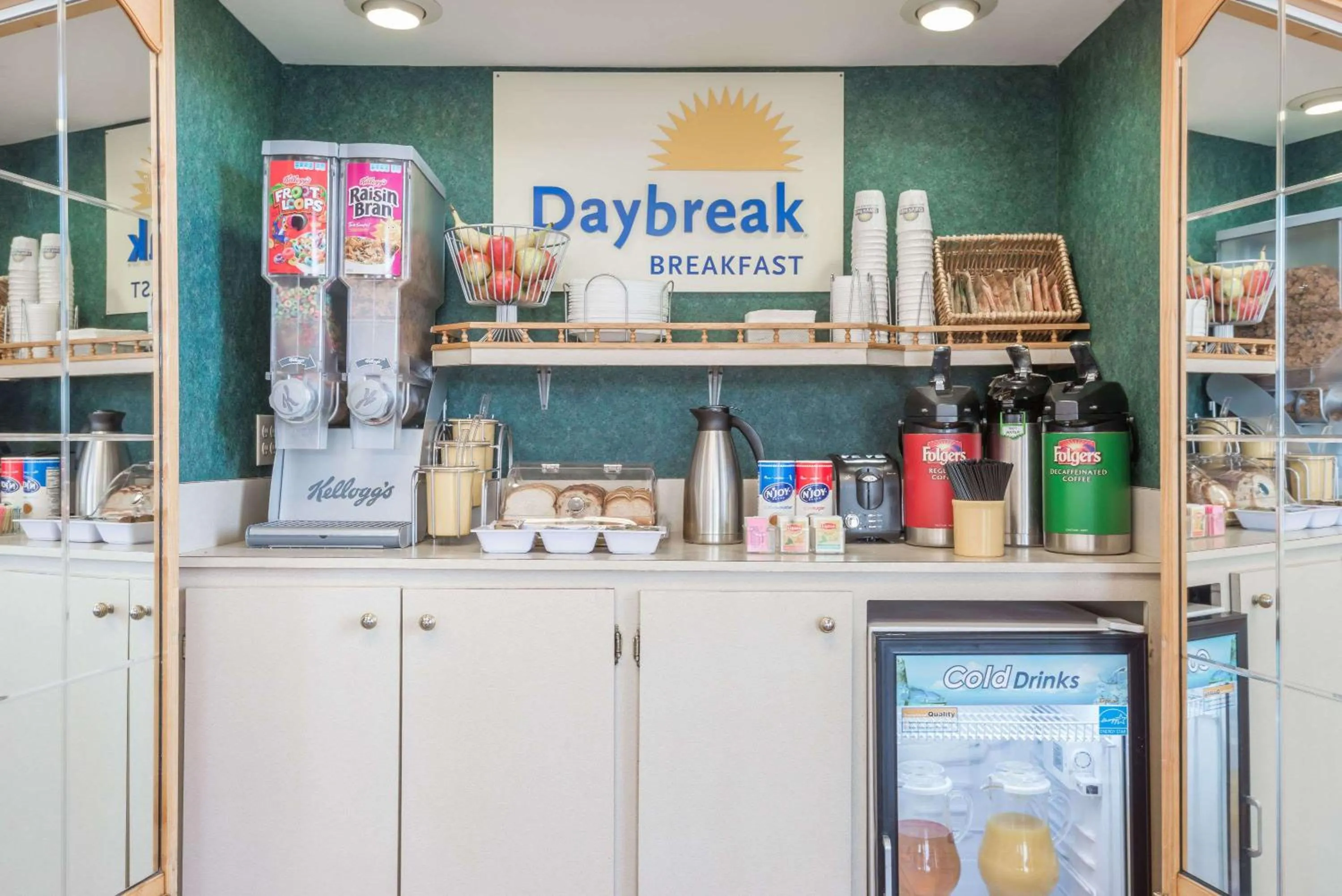 Restaurant/places to eat in Days Inn by Wyndham Niles