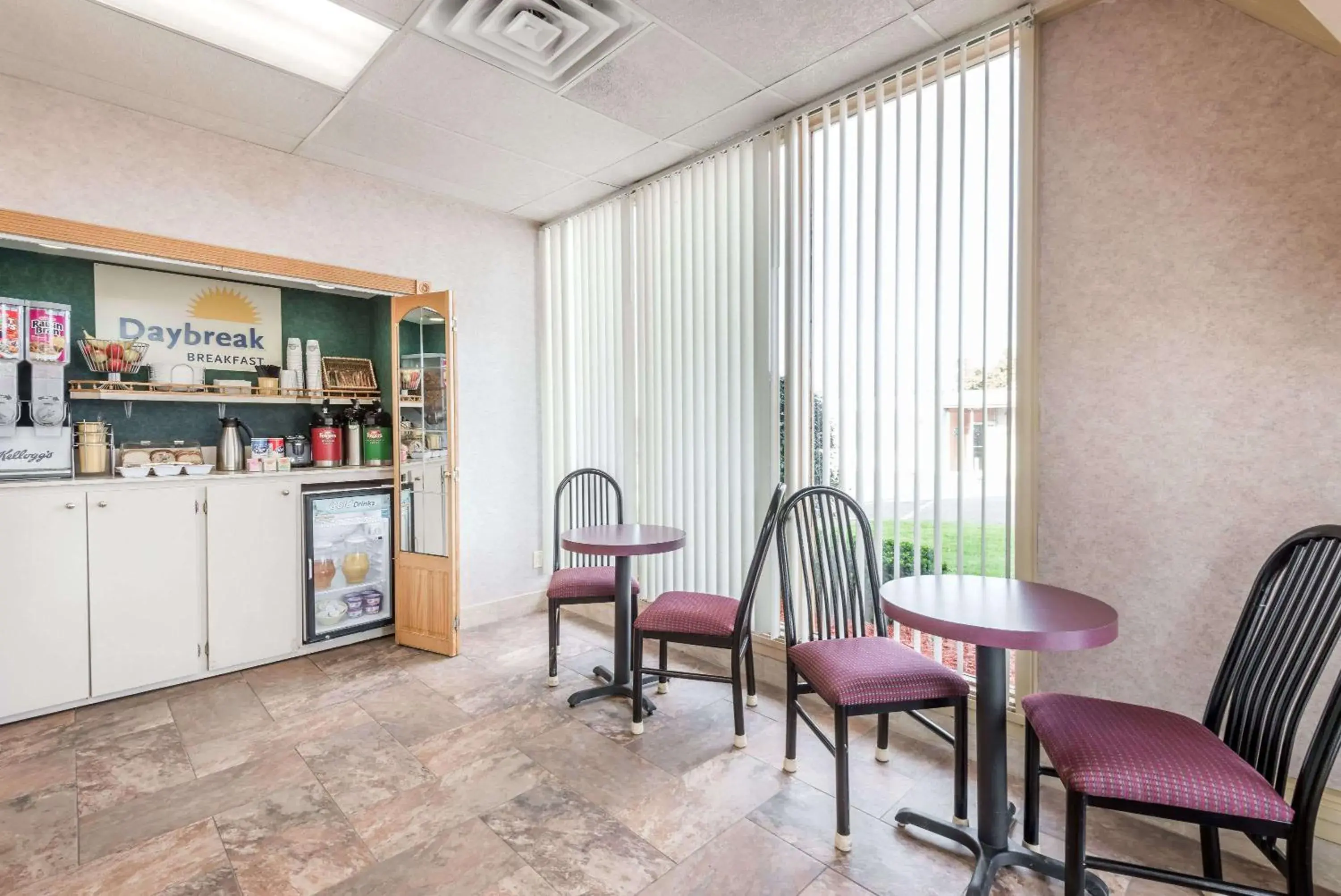 Restaurant/places to eat in Days Inn by Wyndham Niles Restaurant/places to eat in Days Inn by Wyndham Niles