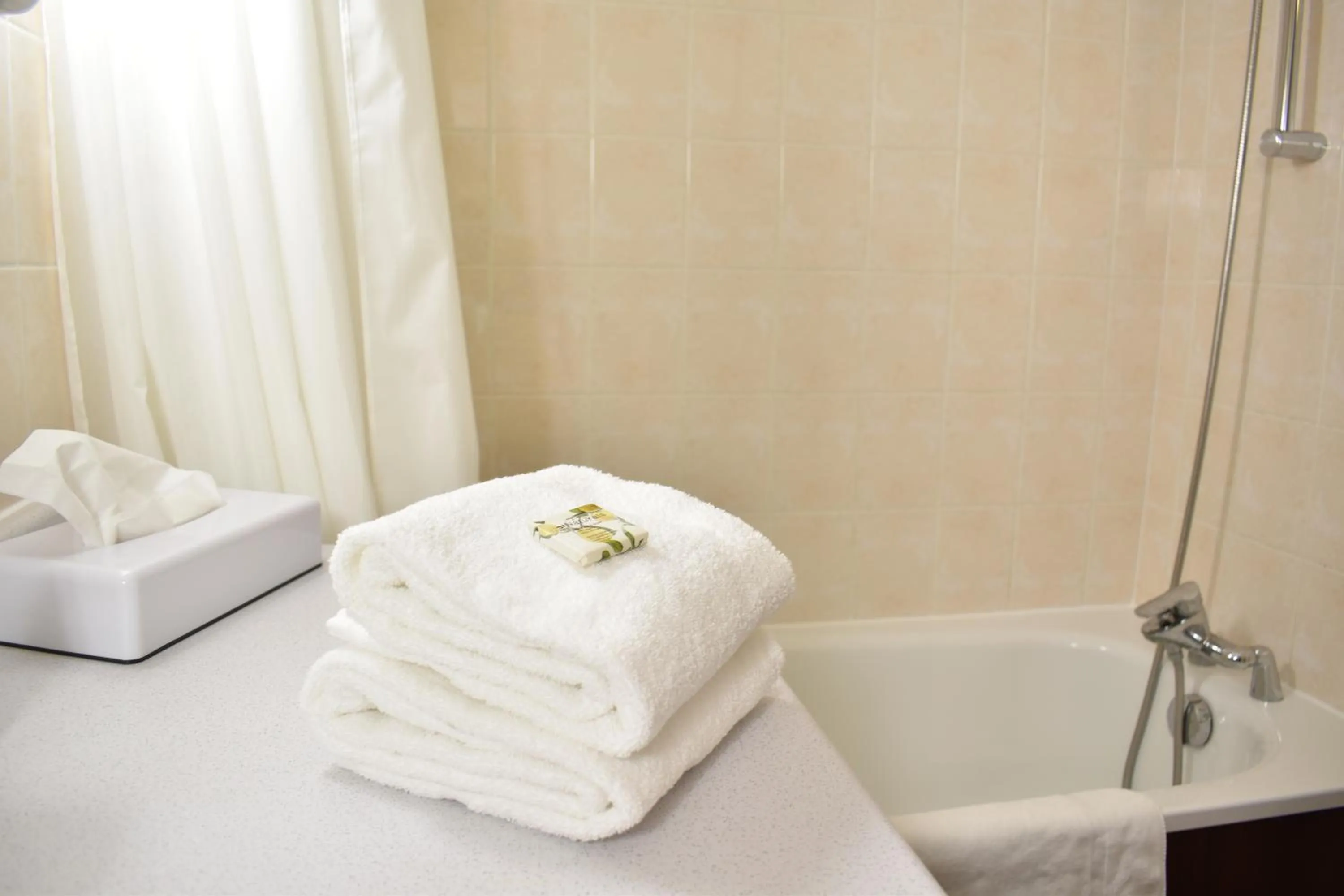 Bathroom in Hôtel de l'Abbaye des Prémontrés