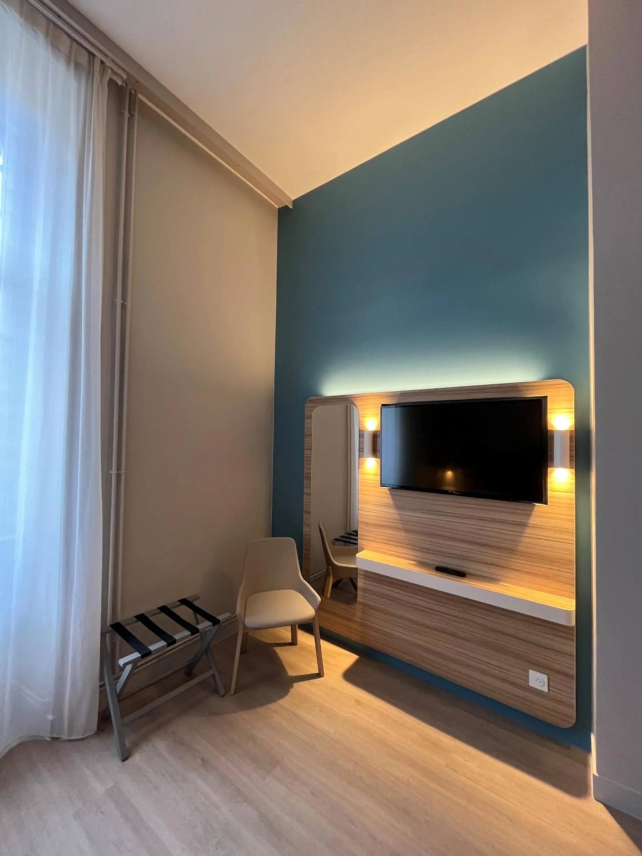 TV and multimedia, Bed in Hôtel de l'Abbaye des Prémontrés