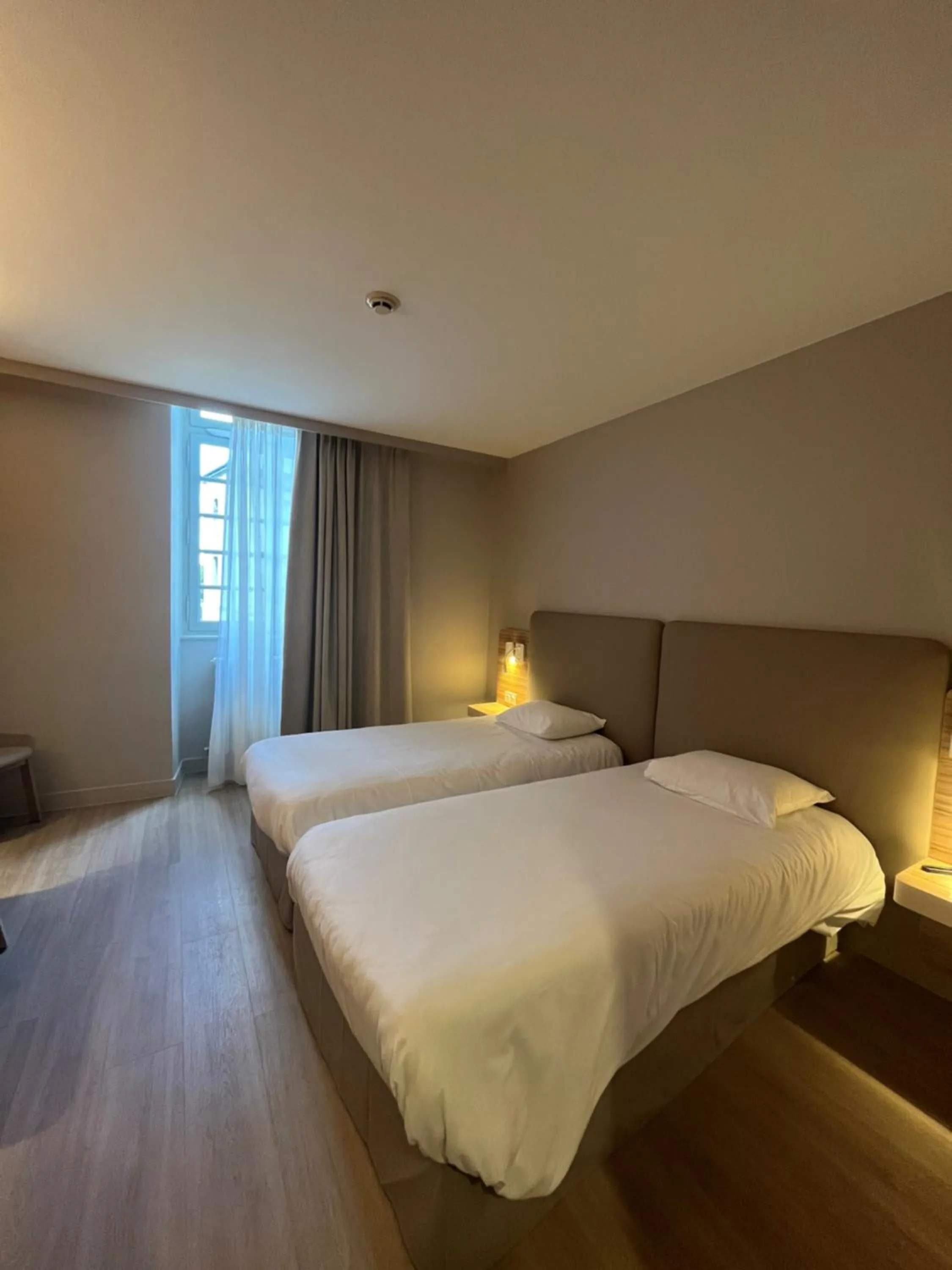 Bedroom, Bed in Hôtel de l'Abbaye des Prémontrés