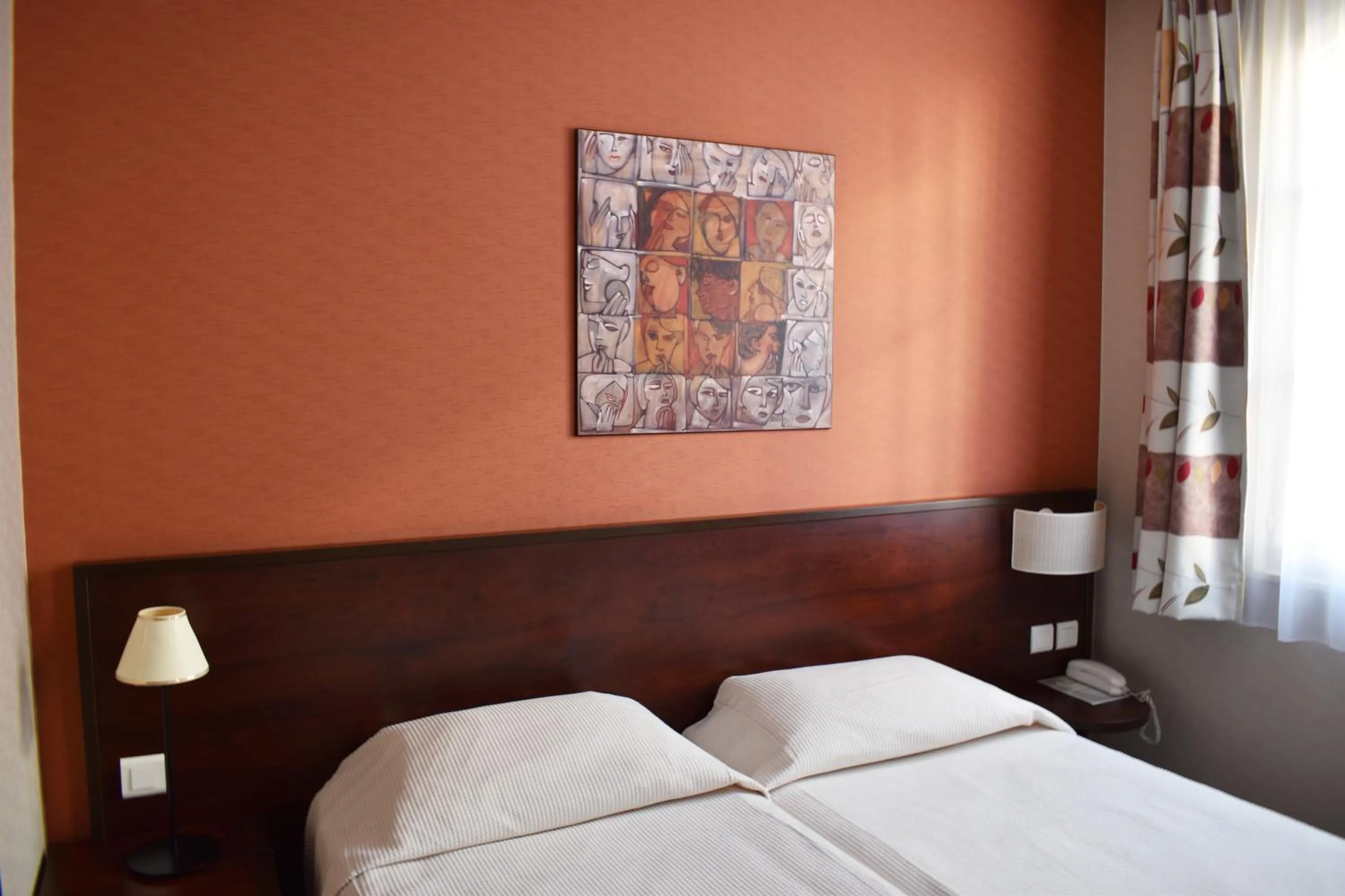 Bed in Hôtel de l'Abbaye des Prémontrés