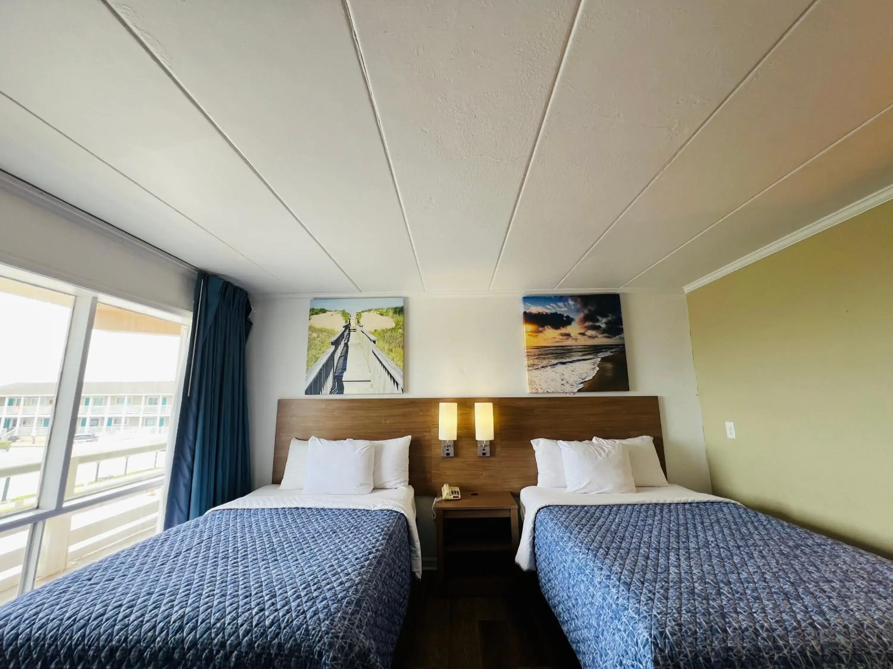 Bed in Mariner Inn And Suites Bed in Mariner Inn And Suites