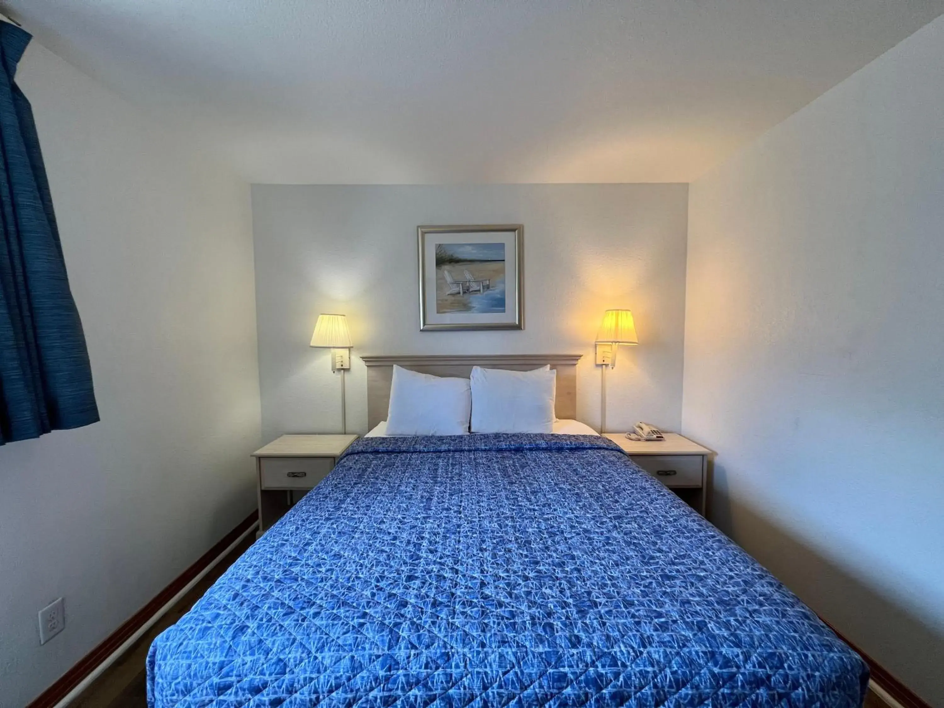 Bed in Mariner Inn And Suites Bed in Mariner Inn And Suites